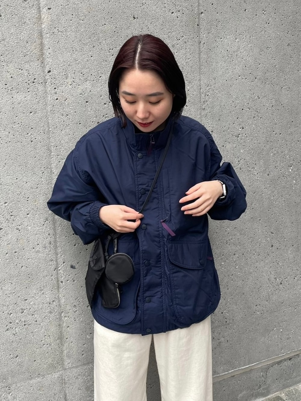 「LL.Bean、ブルゾンコーデ、リネンパンツ、ミニバッグ、ミニショルダー、春アウター、ビッグシルエット、ユニセックス、ローファー、カジュアル、お花見コーデ、お出かけコーデ」｜「fredy emueの【セットアップ可能】リネン混セミワイドパンツ（その他パンツ、ベージュ系）」を使った、ひかりさん（レディース・156cm）の春コーディネートの4枚目の写真