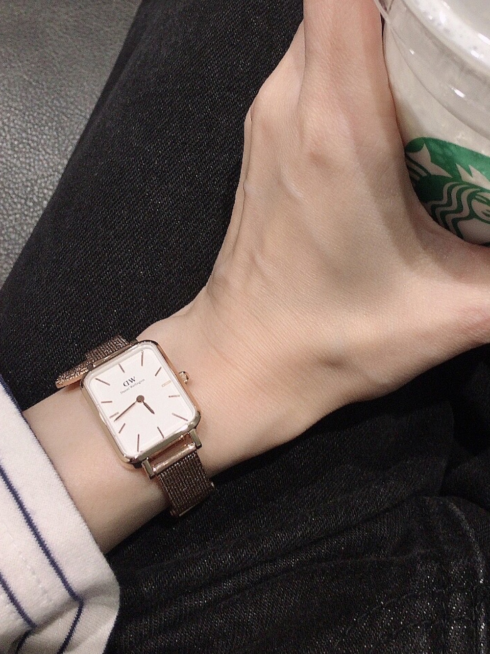 「ダニエルウェリントン、Daniel Wellington、初夏コーデ、今日のコーデ、ボーダー、ボーダートップス、デニム、パンツ、キャップ、大人カジュアル、休日スタイル、大人女子、低身長、カジュアルコーデ、雨の日コーデ」|「Daniel WellingtonのQUADRO PRESSED MELROSE(アナログ腕時計、ホワイト系)」を使った、コマさんさん(レディース・154cm)の春コーディネートの2枚目の写真