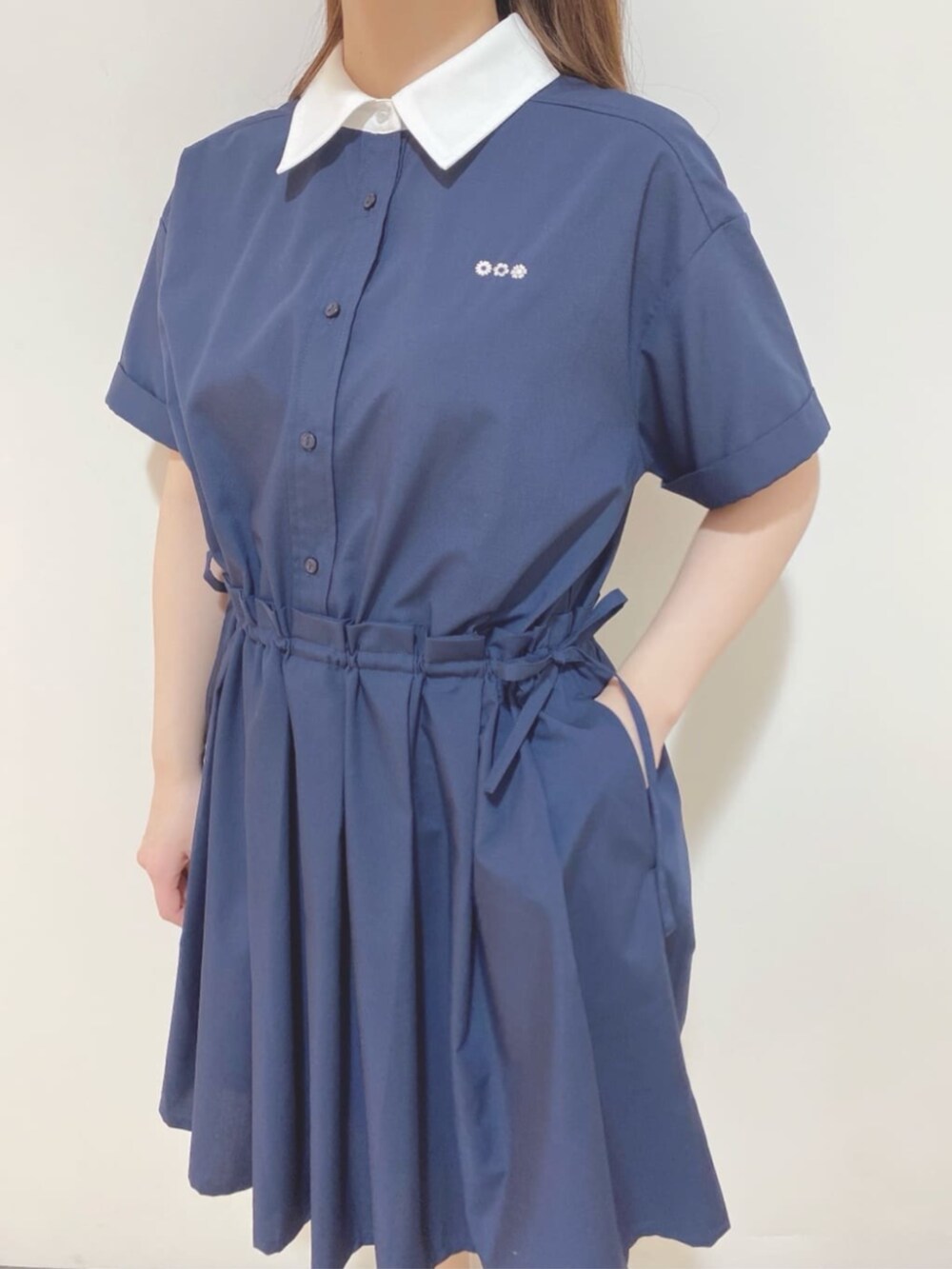 「fint、an another angelus、骨格ウェーブ、イエベ春、低身長、春コーデ、お出かけコーデ、今日のコーデ、シンプルコーデ、ワンピーススタイル、ワンピース、シャツワンピース、ドロスト、リボン、バレエシューズ」｜「F i.n.tの【WEB限定SS,LLサイズあり】ストラップ付リボンバレエシューズ/fint（パンプス、ブラック系）」を使った、F i.n.tさん（骨格ウェーブ・レディース・150cm）の春コーディネートの3枚目の写真