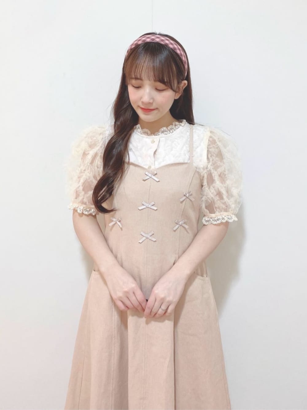 「fint、an another angelus、骨格ウェーブ、イエベ春、低身長、春コーデ、ガーリーコーデ、お出かけコーデ、シアートップス、レース、ワンピース、キャミワンピース、ピンク、リボン、バレエシューズ」|「F i.n.tの【WEB限定SS,LLサイズあり】ストラップ付リボンバレエシューズ/fint(パンプス、ベージュ系)」を使った、F i.n.tさん(骨格ウェーブ・レディース・150cm)の春コーディネートの2枚目の写真