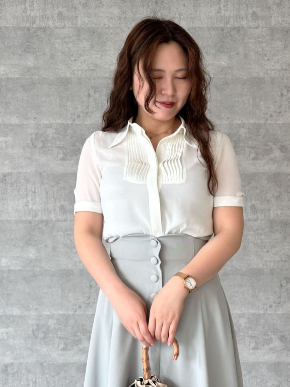 「fint、an another angelus、骨格ストレート、春コーデ、春夏コーデ、大人女子、レトロ、ブラウス、リボン、スカートスタイル、スカート、ハイウエスト、スカラップ、パンプス、フラットシューズ」｜「an another angelusのハイウエストスカラップフレアースカート（スカート、グリーン系）」を使った、F i.n.tさん（骨格ストレート・レディース・163cm）の春コーディネートの3枚目の写真