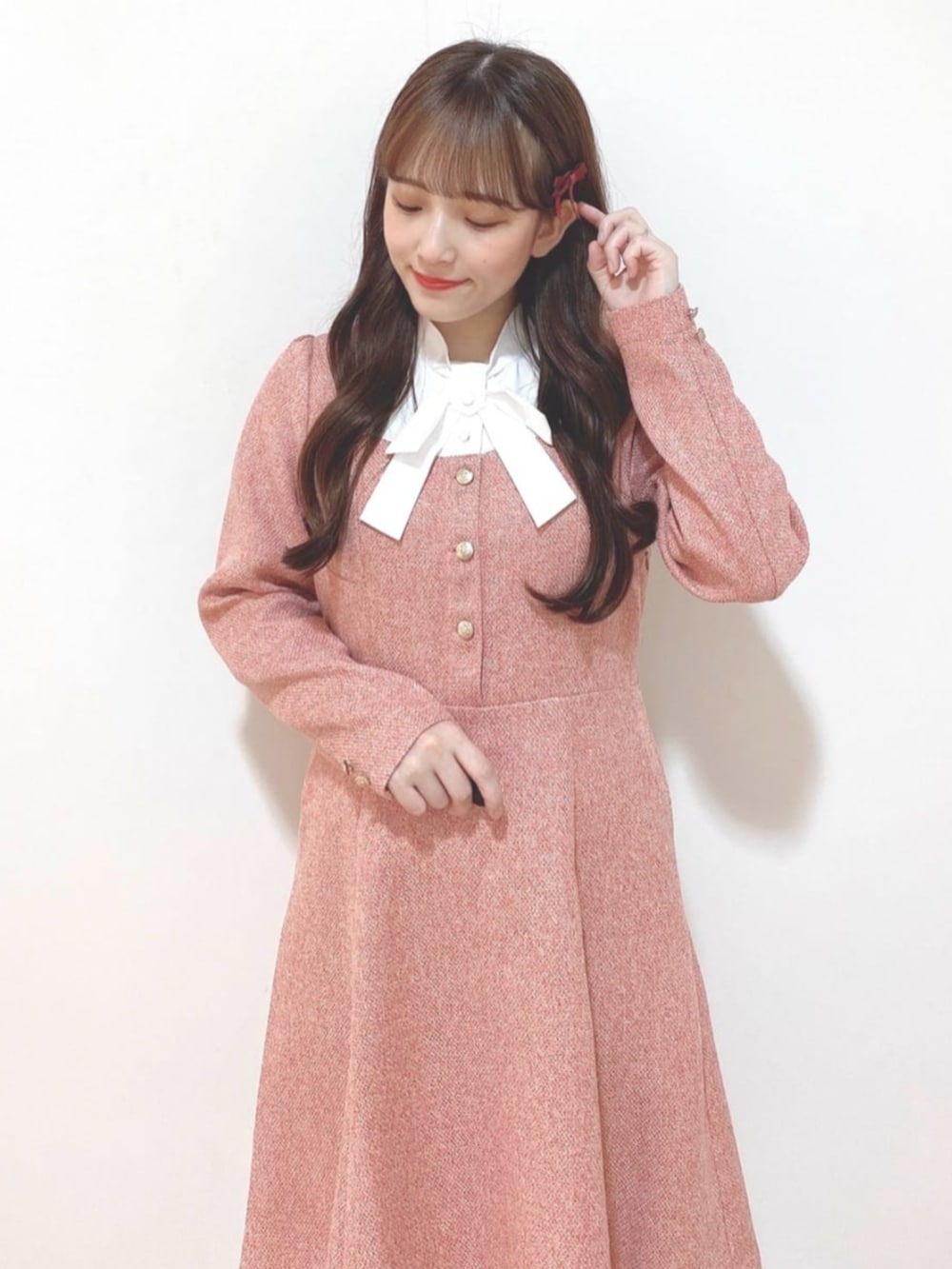 「イエベ春、F i.n.t、an another angelus、長袖ワンピース、ガーリー、クラシカル、ローファー、ハンドバック、パンプス、チュールリボン、レディース、骨格ウェーブ、デートコーデ、秋コーデ、チェック」｜「an another angelusのシアーリボンパンプス（パンプス、ピンク系）」を使った、F i.n.tさん（レディース・150cm）の秋コーディネートの5枚目の写真