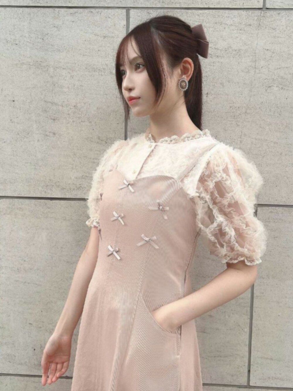 「fint、an another angelus、骨格ウェーブ、ブルベ、春コーデ、春、淡色コーデ、ガーリー、ブラウス、チュール、シアートップス、キャミワンピース、リボン、ピンク、厚底シューズ」｜「F i.n.tのチュールフリルチェックブラウス（シャツ/ブラウス、ピンク系）」を使った、F i.n.tさん（骨格ウェーブ・レディース・157cm）の春コーディネートの2枚目の写真