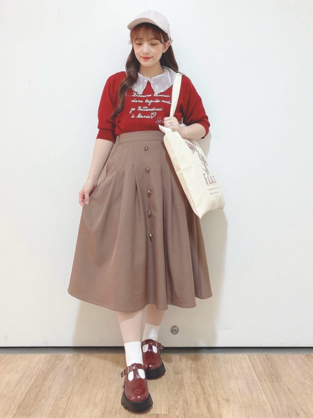「骨格ウェーブ、イエベ春、おでかけコーデ、F i.n.t、150㎝_154㎝、レトロ、ガーリー、半袖ブラウス、フレアースカート、ニット、夏色コーデ、レイヤードスタイル、秋っぽコーデ更新中」｜「F i.n.tの釦使いパフスリーブジャケットセットアップ（セットアップ、ブラウン系）」を使った、F i.n.tさん（レディース・150cm）の秋コーディネートの2枚目の写真