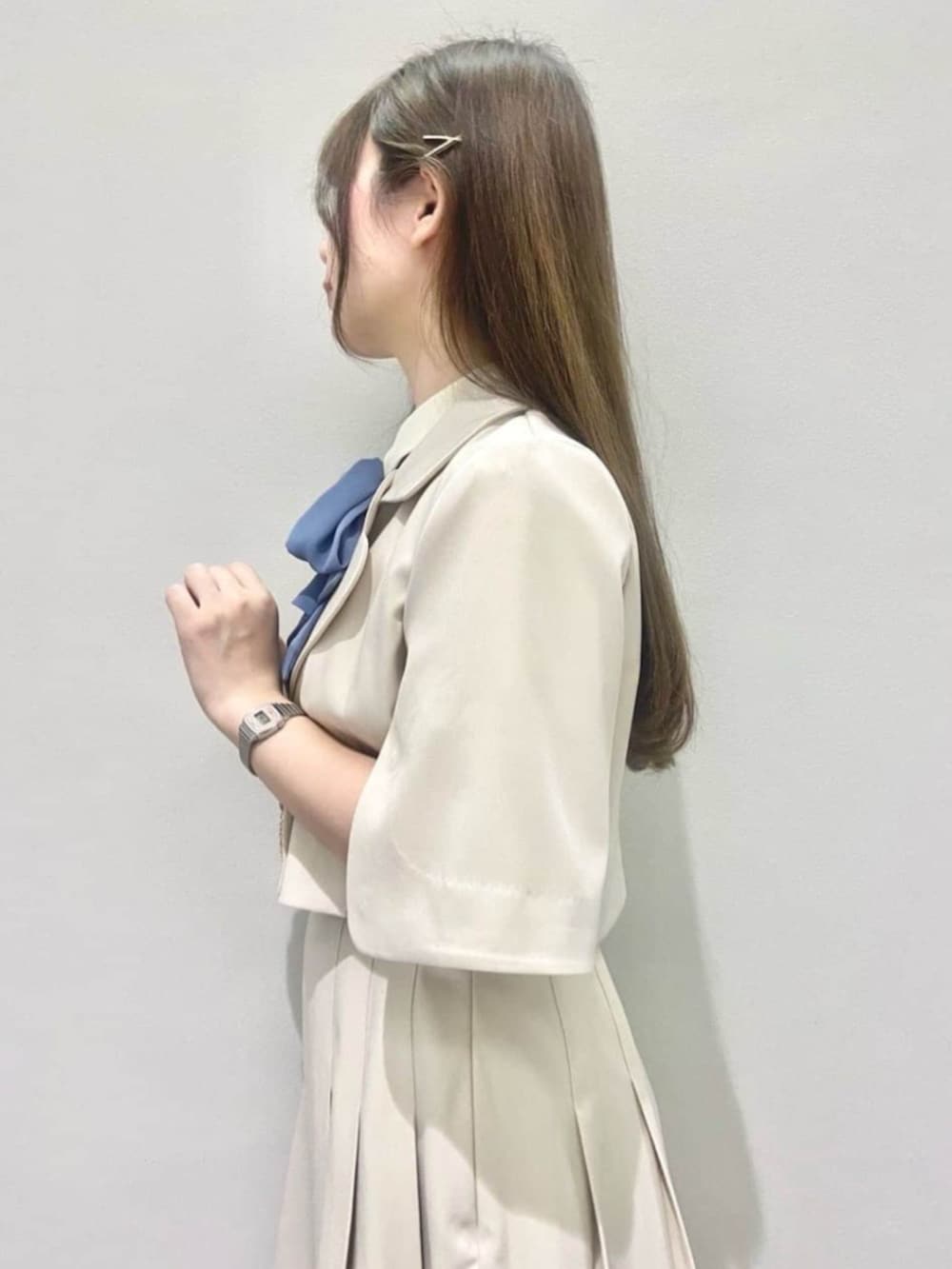 「fint、an another angelus、骨格ウェーブ、ブルベ夏、低身長、春コーデ、お出かけコーデ、淡色コーデ、セットアップスタイル、セットアップ、ジャケット、チェック、プリーツスカート、サッチェルバッグ、厚底シューズ」｜「F i.n.tのダブルベルト縦型サッチェルバッグ（ハンドバッグ、ベージュ系）」を使った、F i.n.tさん（骨格ウェーブ・レディース・150cm）の春コーディネートの3枚目の写真
