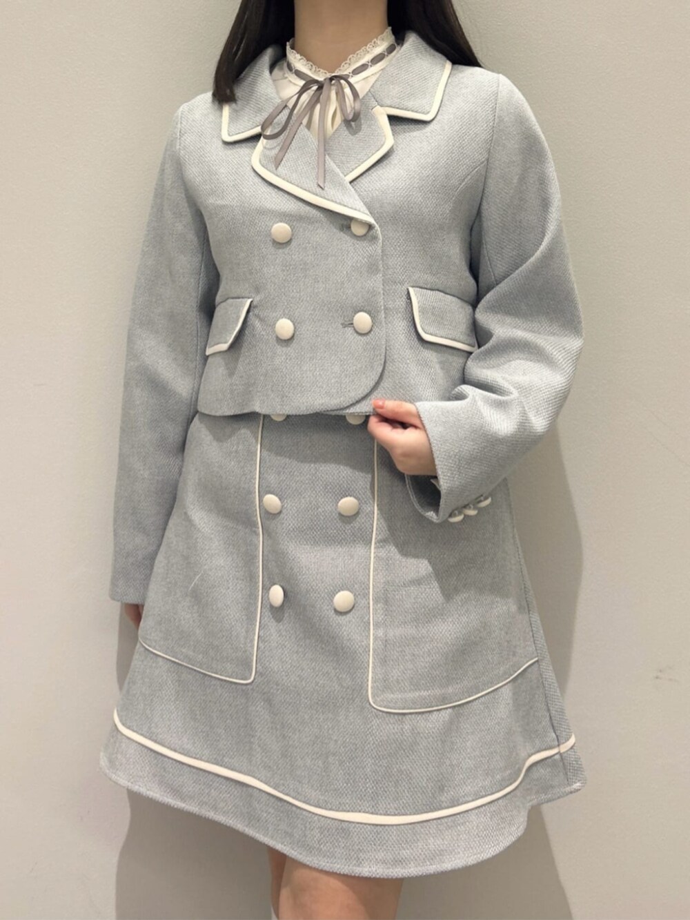 「fint、an another angelus、骨格ウェーブ、イエベ春、低身長、春コーデ、セットアップスタイル、セットアップ、ジャケット、ジャケットスタイル、ミニスカート、ツイード、水色、サッチェルバッグ」|「F i.n.tのレトロヒールローファー(ローファー、ブラウン系)」を使った、F i.n.tさん(骨格ウェーブ・レディース・153cm)の冬コーディネートの2枚目の写真