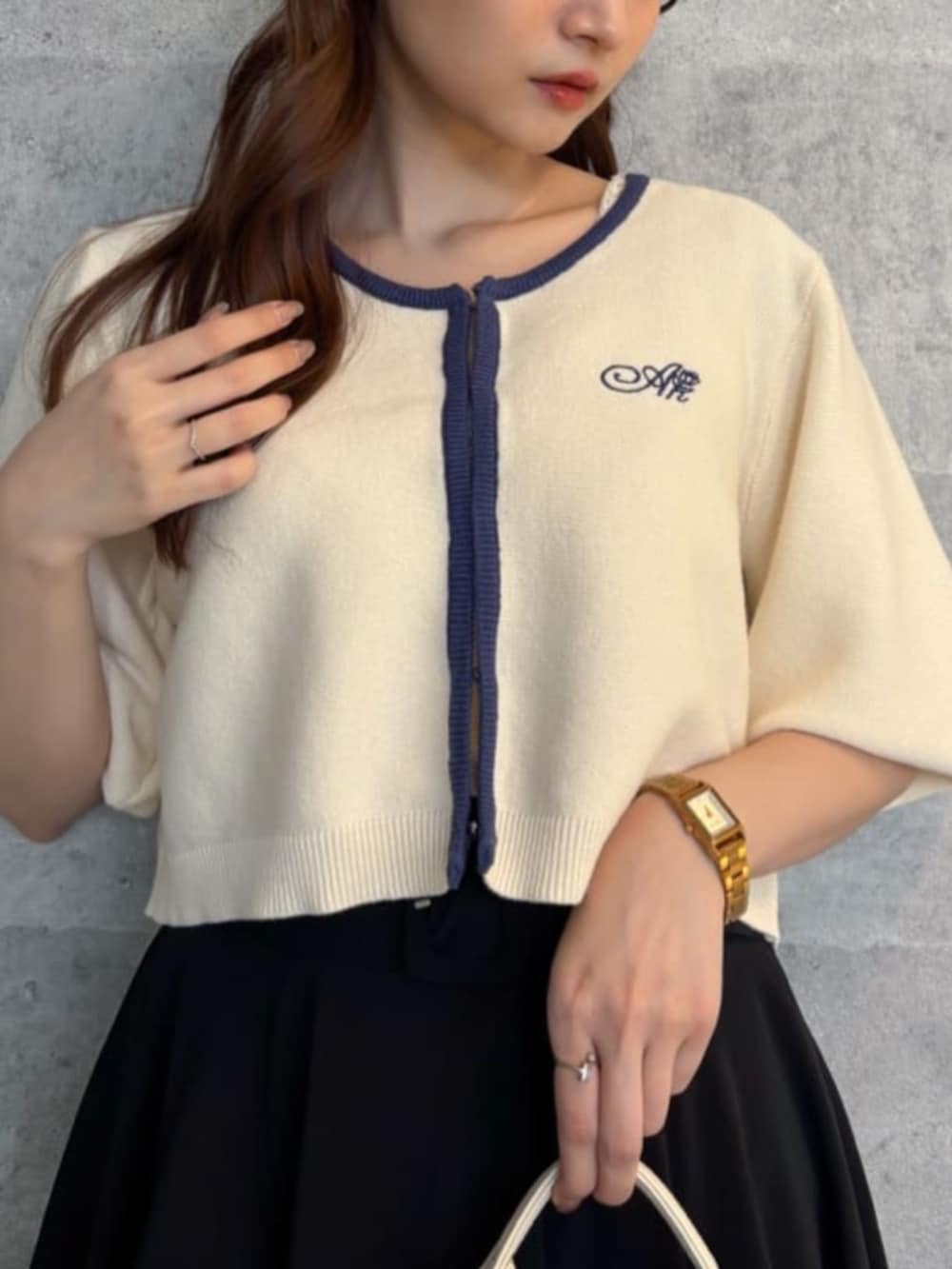 「fint、an another angelus、骨格ウェーブ、イエベ春、低身長、春コーデ、大人かわいい、モノトーン、モノトーンコーデ、カチューシャ、カーディガン、スカート、パニエ、レイヤードスタイル、フラットシューズ」|「an another angelusのクロスタイデザインバッグ(ハンドバッグ、ブラック系)」を使った、F i.n.tさん(骨格ウェーブ・レディース・150cm)の春コーディネートの4枚目の写真