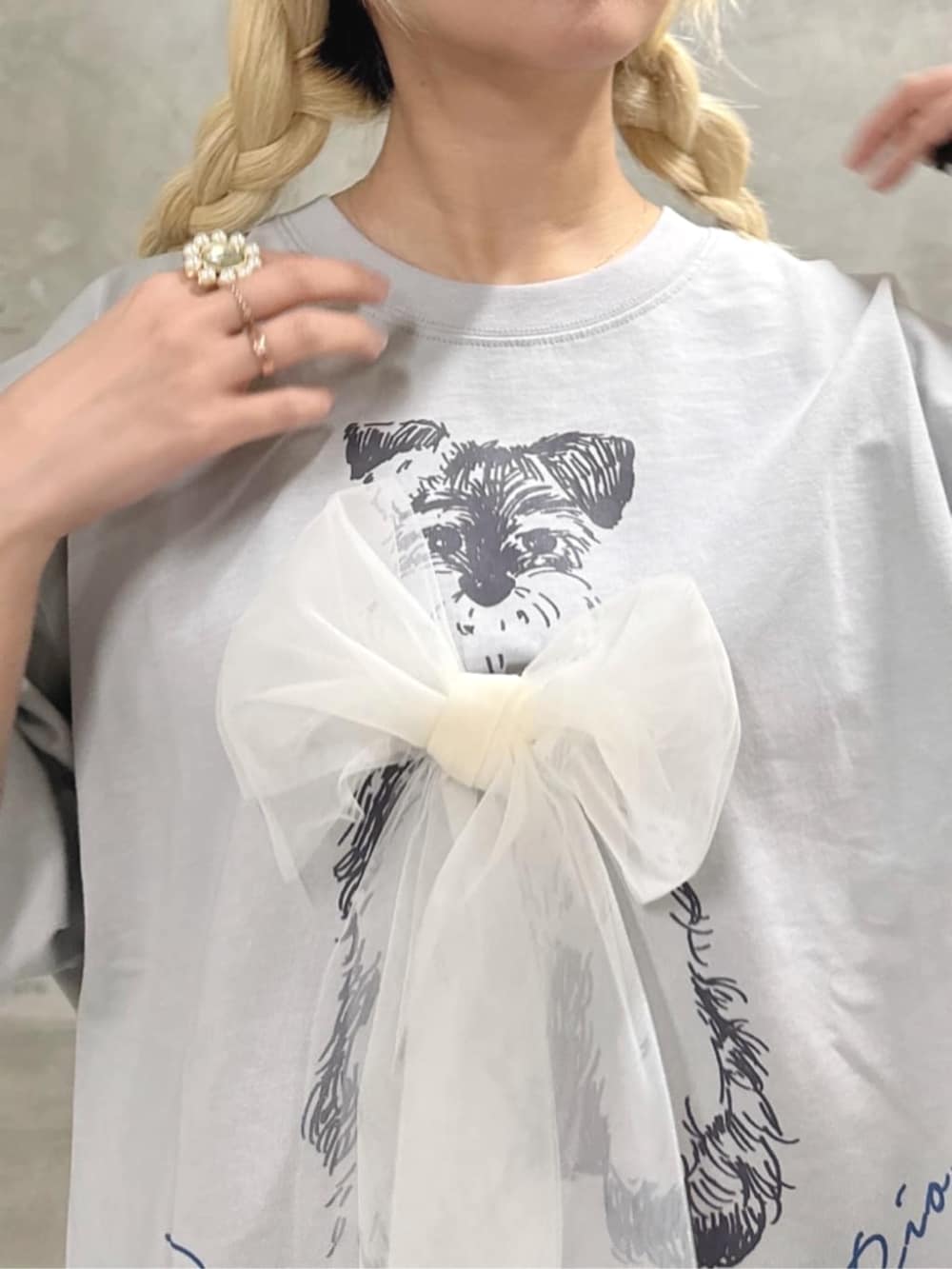「イエベ春、春服、ラクチンコーデ、150cm台コーデ、fint、リュック、スニーカーコーデ、リボン、シュナウザー、チュール、ガーリー」｜「F i.n.tの【LLサイズあり】レースベルクロ厚底スニーカー（スニーカー、ホワイト系）」を使った、F i.n.tさん（骨格ストレート・レディース・153cm）の春コーディネートの4枚目の写真