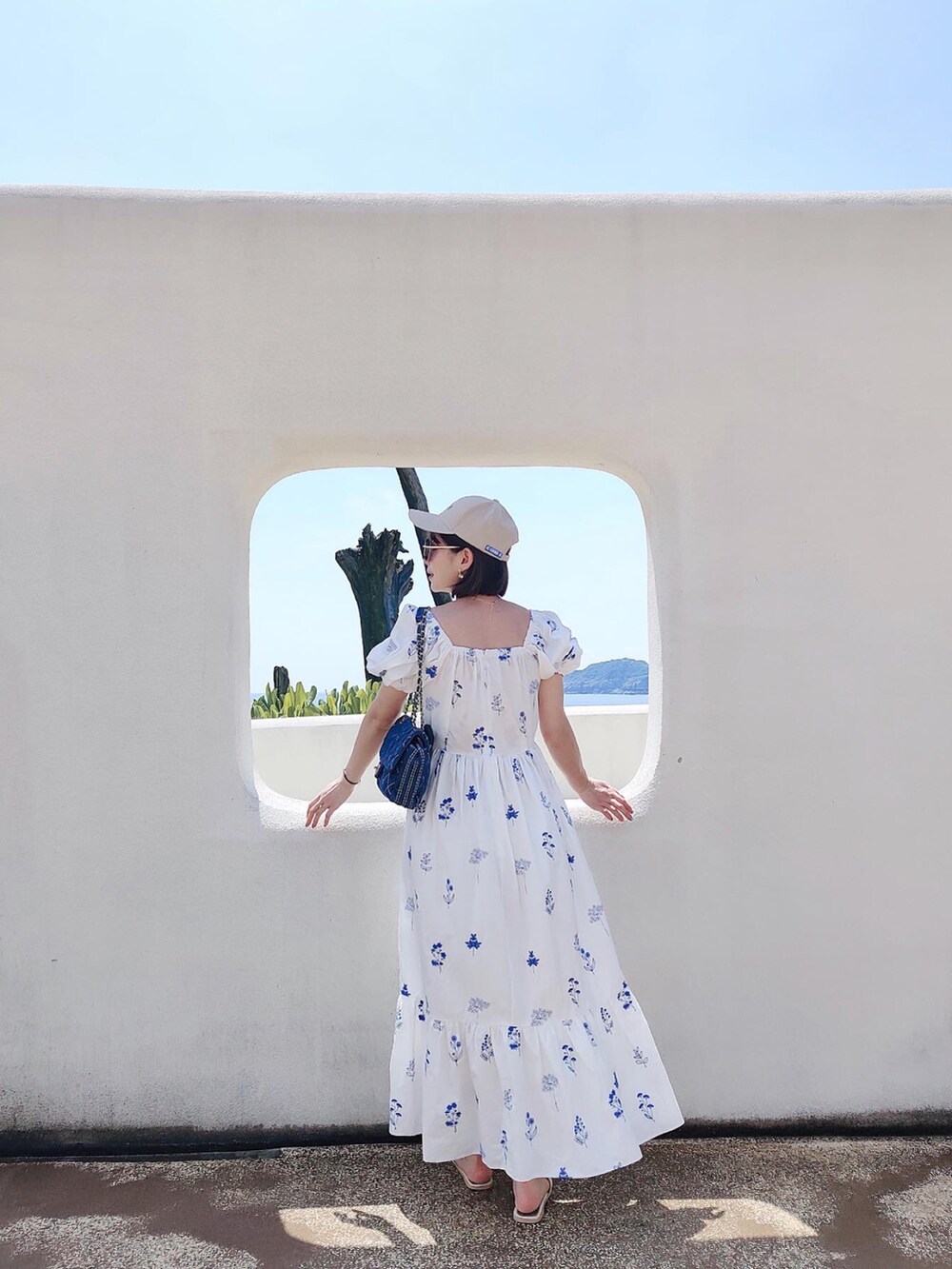 「tayswear、ootd、夏、街頭穿搭、休閒、日系極簡、洋裝、韓系、TAIPEI、Taiwan」｜「Sylvia Storeのアイテム（ワンピース、ホワイト系）」を使った、Taylor Maさん（レディース・160cm）の夏コーディネートの3枚目の写真