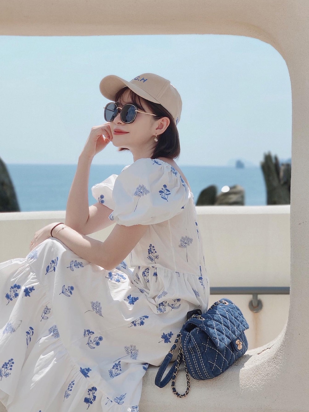 「tayswear、ootd、夏、街頭穿搭、休閒、日系極簡、洋裝、韓系、TAIPEI、Taiwan」｜「Sylvia Storeのアイテム（ワンピース、ホワイト系）」を使った、Taylor Maさん（レディース・160cm）の夏コーディネートの2枚目の写真