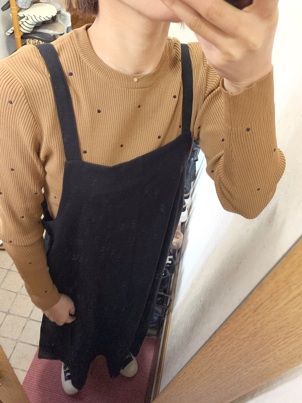 「カジュアルコーデ、おしゃれさんと繋がりたい、コンバース、ワンピース、オールインワン」｜「YECCA VECCAのインナーSETサロペットワンピース（ワンピース、ブラック系）」を使った、みむさん（レディース・156cm）の春コーディネートの2枚目の写真