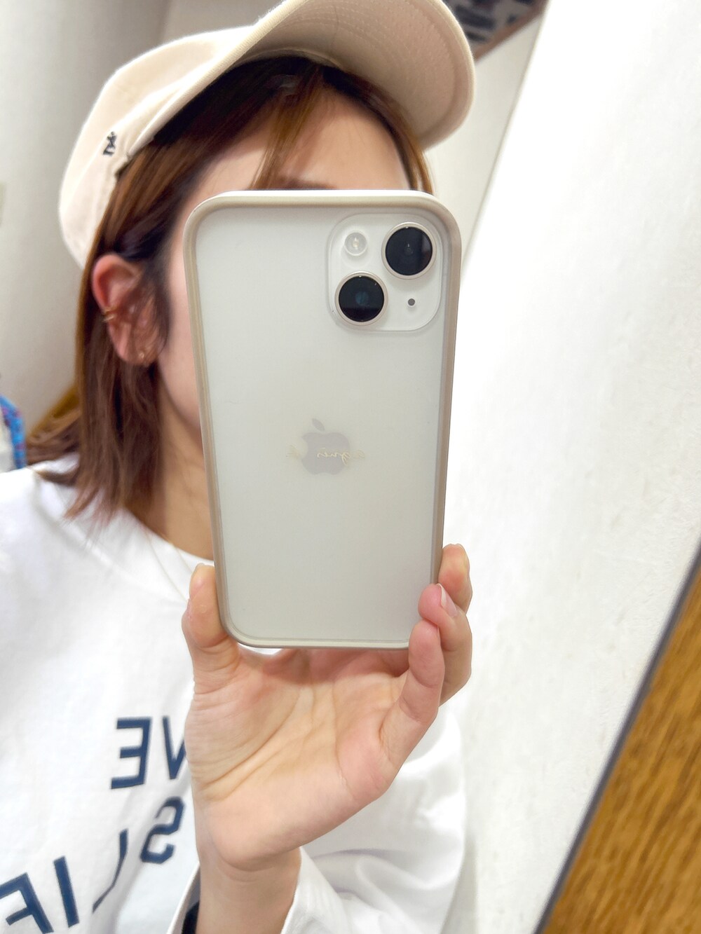 「リラックススタイル、シンプル、プチプラコーデ、ロンT、おしゃれさんと繋がりたい」｜「B.C STOCKのアイテム（Tシャツ/カットソー、ホワイト系）」を使った、みむさん（レディース・156cm）の春コーディネートの2枚目の写真