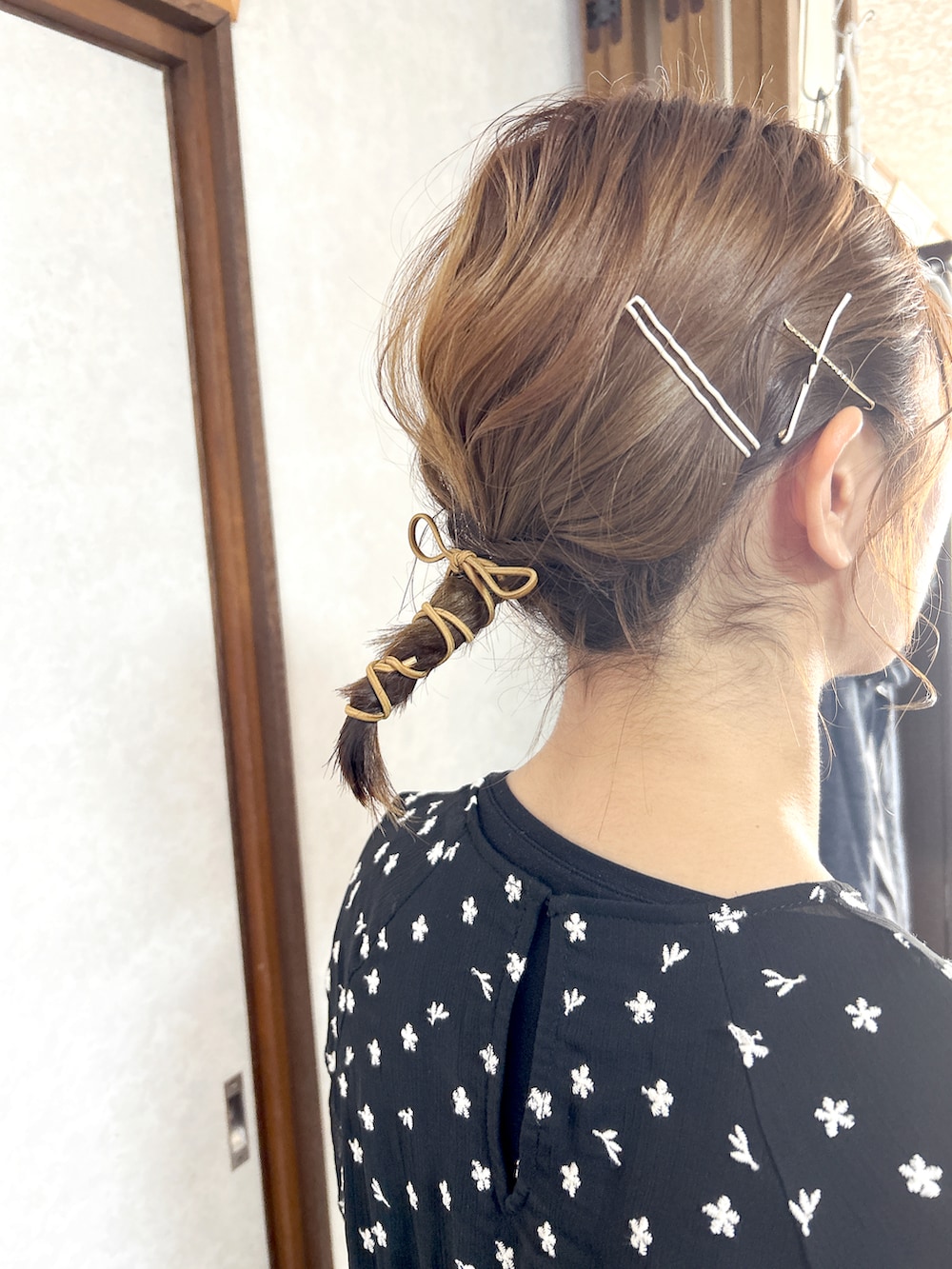 「きれいめカジュアル、結婚式、結婚式 ワンピース、おしゃれさんと繋がりたい、パールネックレス」｜「eteのハグイヤリング ダブルライン（イヤリング、ゴールド系）」を使った、みむさん（レディース・156cm）の冬コーディネートの2枚目の写真