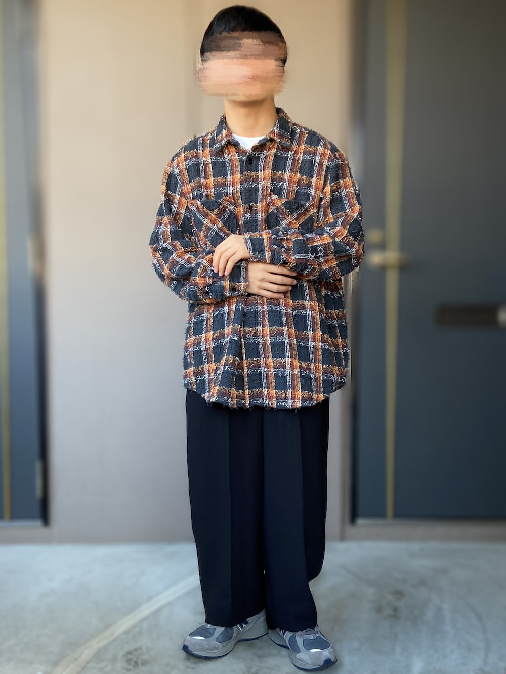 「wellder、BRU NA BOINNE、brunaboinne、ブルーナボイン、UNIQLO、UNIQLO U、UNITED ARROWS & SONS、DaisukeObana、New Balance、低身長男子、チェックシャツ、ショート丈アウター、グレースニーカー」｜「NEW BALANCEの＜New Balance＞ M2002R GTX/スニーカー（スニーカー、グレー系）」を使った、おます@低身長(159cm)さん（メンズ・159cm）の冬コーディネートの2枚目の写真