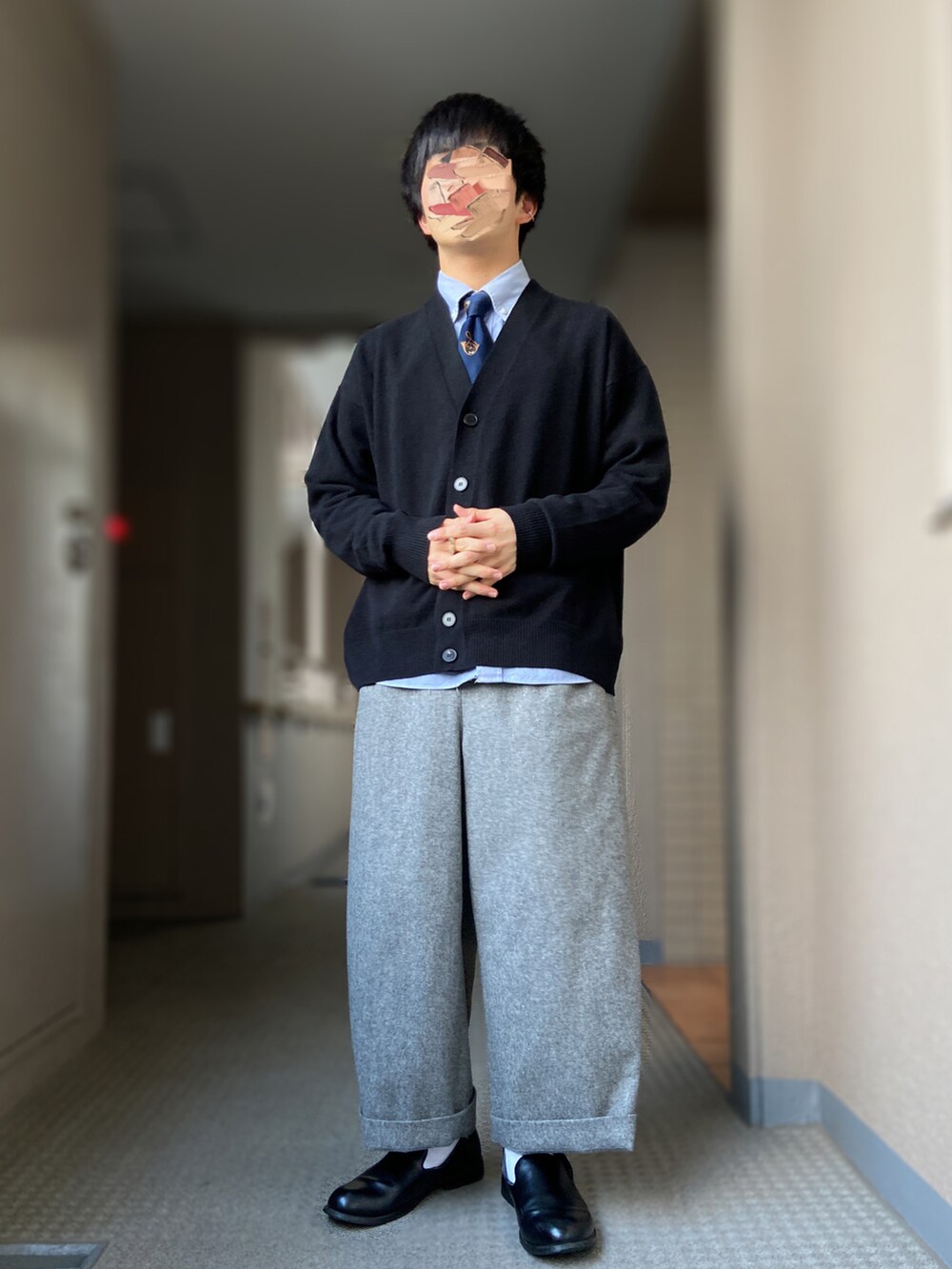 「barbour、KAPTAIN SUNSHINE、digawel、morris&sons、ネクタイ、ネクタイコーデ、青シャツ」｜「DIGAWELのDIGAWELL  Side Adjust Pants（パンツ、グレー系）」を使った、おます@低身長(159cm)さん（メンズ・159cm）の冬コーディネートの2枚目の写真
