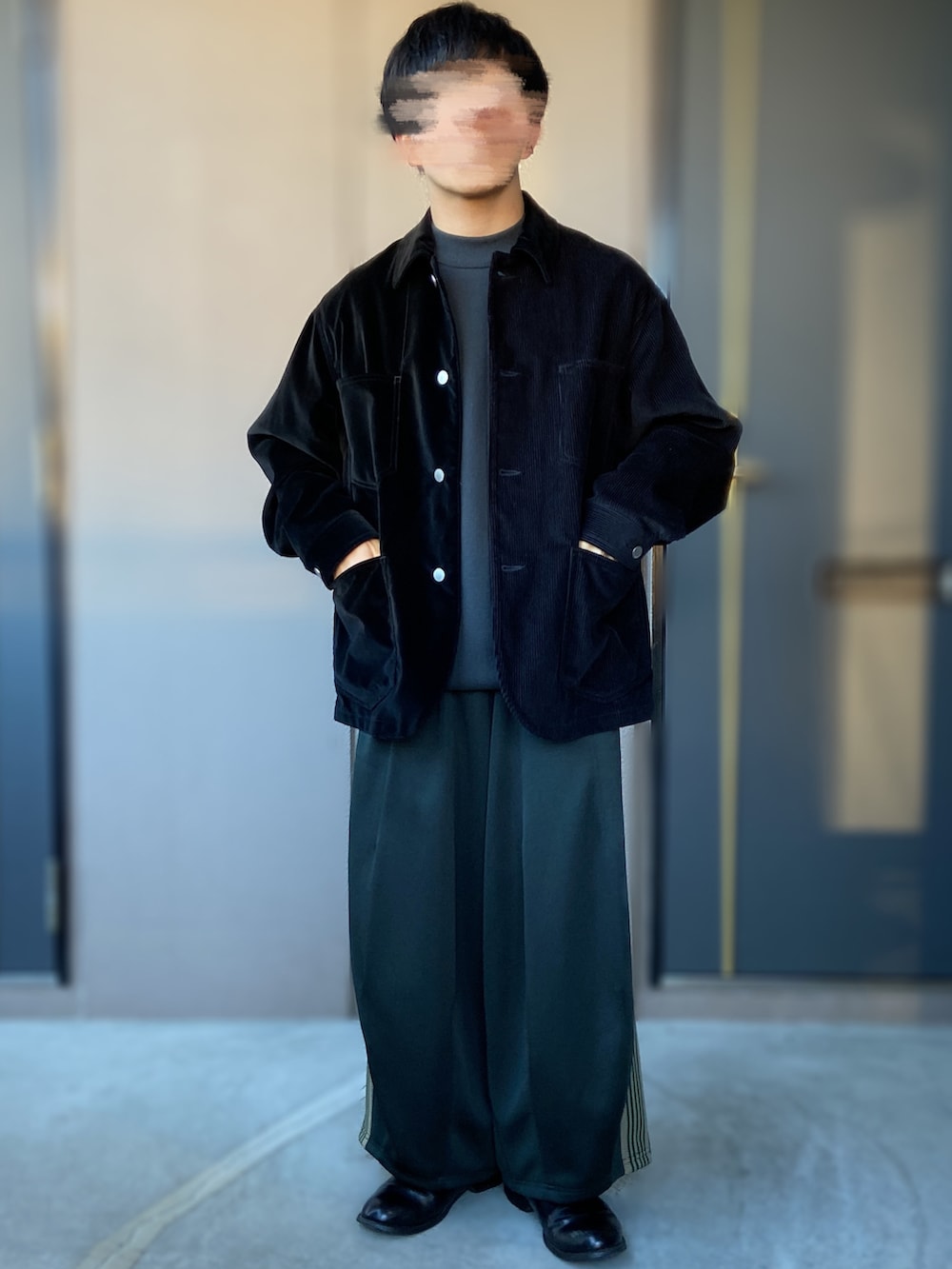 「NEEDLES、needles トラックパンツ、ヒザデルトラック、ヒザデルパンツ、jieda、Steven Alan、スティーブンアラン、低身長男子、カバーオール、グレーのニット」｜「Jiedaの【JieDa】EX.SWITCHING COVERALL（カバーオール、ブラック系）」を使った、おます@低身長(159cm)さん（メンズ・159cm）の冬コーディネートの3枚目の写真