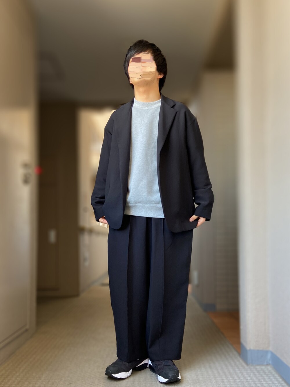 「UNITED ARROWS & SONS、PUBLIC TOKYO、holiday、reebok、ポンプフューリー、スウェットコーデ、セットアップスタイル、モノトーン、マウンテンパーカー、ハイテクスニーカー」｜「UNITED ARROWS & SONSのUNITED ARROWS & SONS by DAISUKE OBANA PE WIDE PANTS 19AW（その他パンツ、ブラック系）」を使った、おます@低身長(159cm)さん（メンズ・159cm）の冬コーディネートの3枚目の写真
