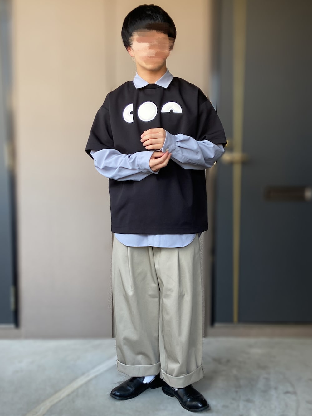 「c.o.l.o.n、PUBLIC TOKYO、Traditional Weatherwear、traditionalweatherwear、革靴、重ね着、低身長男子、秋っぽコーデ更新中、襟付きトップス、ワイドパンツ」｜「Traditional Weatherwearの【UNIONWEAR】UNIONSLACKS 103（その他パンツ、ベージュ系）」を使った、おます@低身長(159cm)さん（メンズ・159cm）の秋コーディネートの2枚目の写真