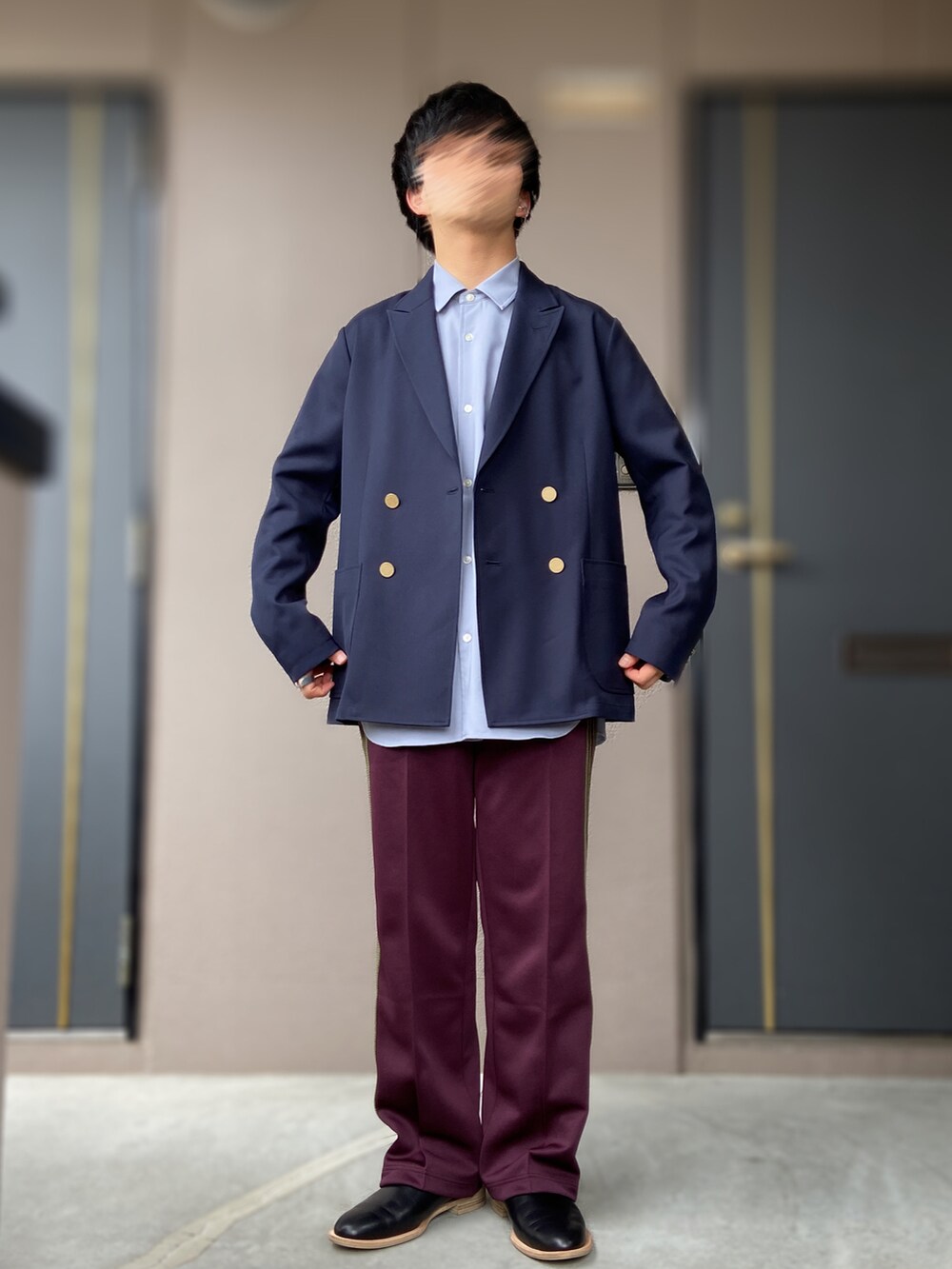 「PUBLIC TOKYO、NEEDLES、ISHMM、Traditional Weatherwear、ダブルジャケット、トラックパンツ、needles トラックパンツ、ジャケットスタイル、ビッグシャツ、革靴、サボ、ネイビージャケット」｜「Needlesのneedles Track Pant Poly Smooth マルーン（パンツ、レッド系）」を使った、おます@低身長(159cm)さん（メンズ・159cm）の夏コーディネートの2枚目の写真