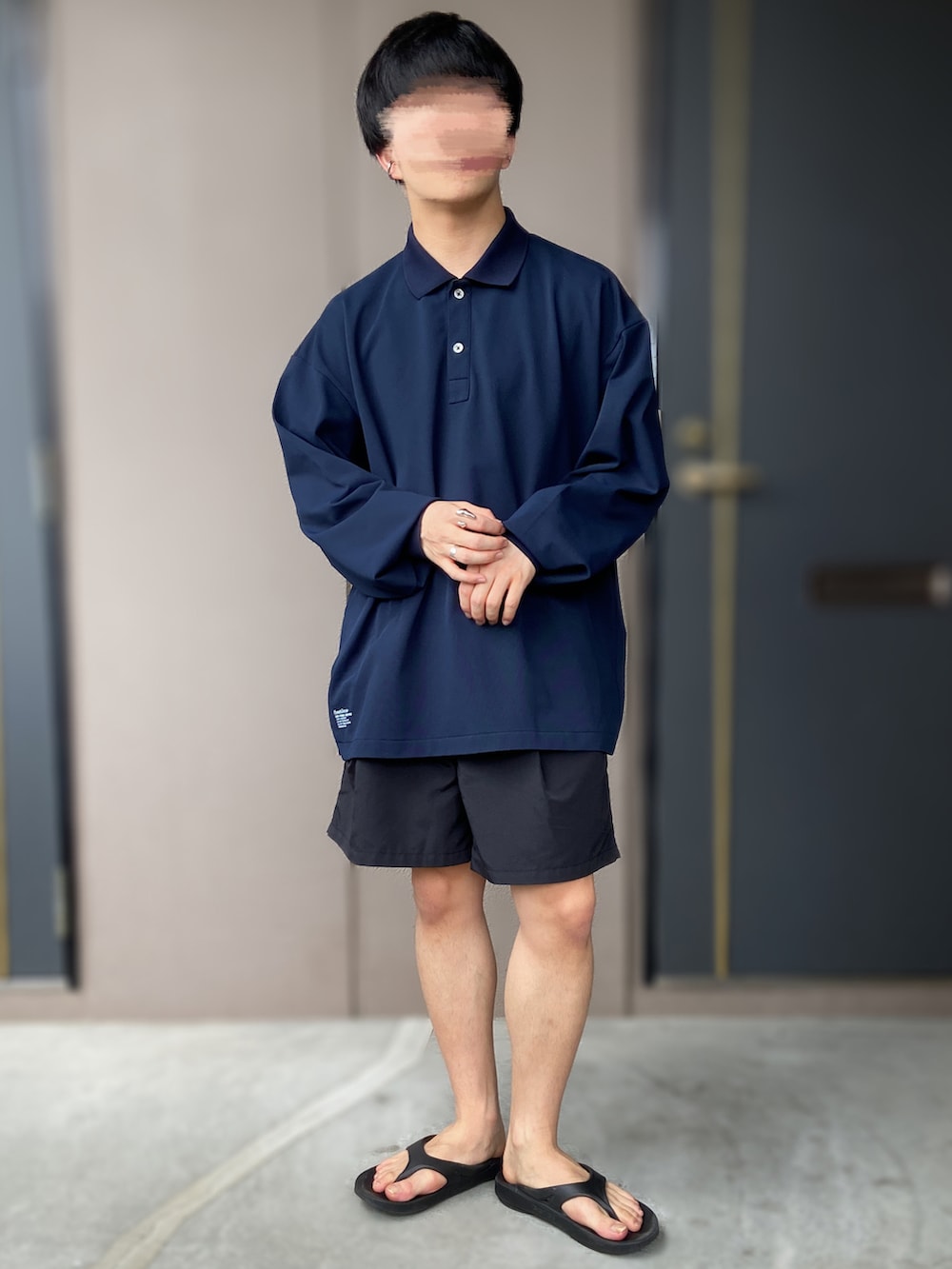 「FreshService、HARE、oofos、ウーフォス、ポロシャツ、ショーツ、リカバリーサンダル、ネイビー、低身長男子、アツいコーデ全部見せ、夏コーデ」｜「FreshServiceのfreshservice  DRY PIQUE JERSEY L/S POLO NAVY M（ポロシャツ、ブルー系）」を使った、おます@低身長(159cm)さん（メンズ・159cm）の夏コーディネートの3枚目の写真