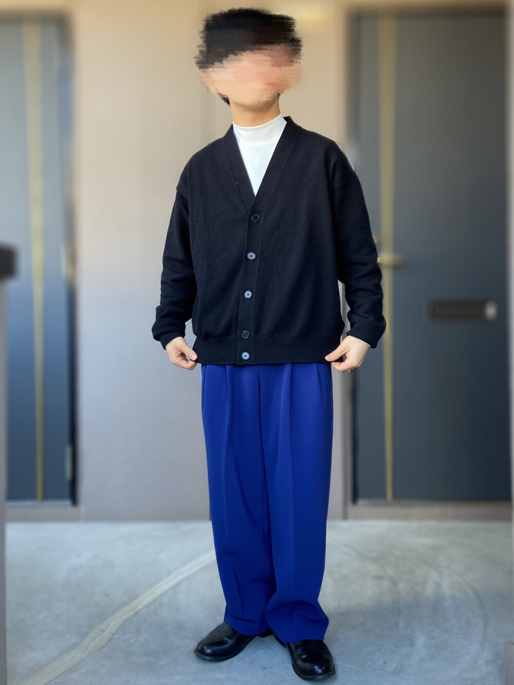 「MUJI Labo、無印良品、ダウンジャケット、ダウン、PUBLIC TOKYO、カラーパンツ、ブルー、ストレートパンツ、morris&sons、カーディガン+シャツ、カーディガン、UNIQLO U、ユニクロ、低身長男子、モックネック」｜「PUBLIC TOKYOのカラーイージースラックス（スラックス、ブルー系）」を使った、おます@低身長(159cm)さん（メンズ・159cm）の冬コーディネートの2枚目の写真