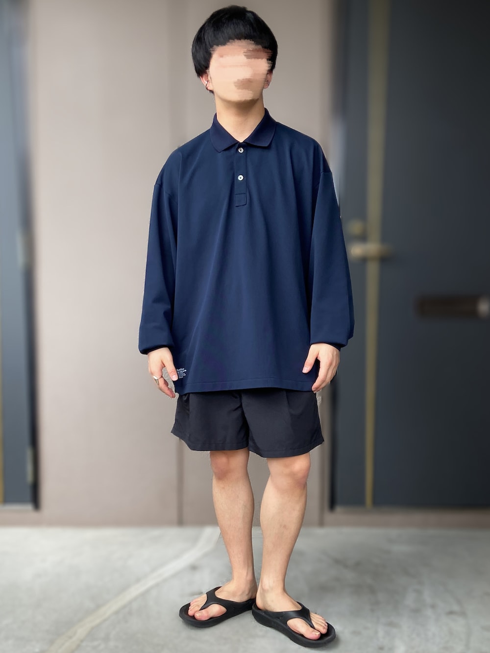「FreshService、HARE、oofos、ウーフォス、ポロシャツ、ショーツ、リカバリーサンダル、ネイビー、低身長男子、アツいコーデ全部見せ、夏コーデ」｜「FreshServiceのfreshservice  DRY PIQUE JERSEY L/S POLO NAVY M（ポロシャツ、ブルー系）」を使った、おます@低身長(159cm)さん（メンズ・159cm）の夏コーディネートの2枚目の写真