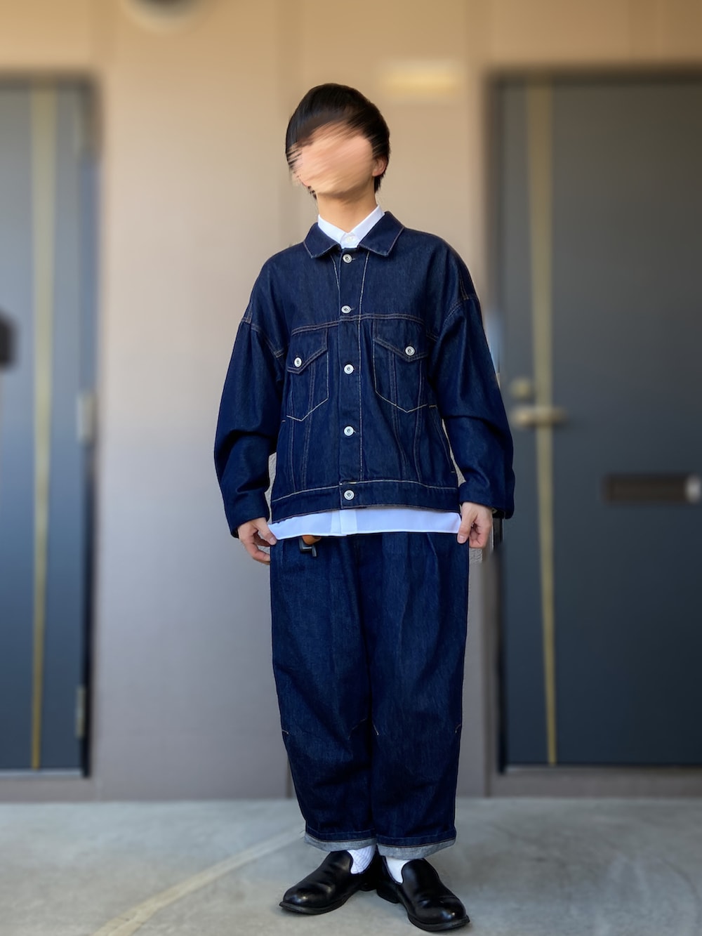 「ごきげんウィーク、FREAK’Ｓ STORE、TEXTURE WE MADE、SETTO、PUBLIC TOKYO、革靴、白シャツ、白シャツ×デニム、Hender Scheme、革小物、セットアップ風、デニムパンツ、デニムジャケット、休日スタイル」｜「FREAK'S STOREのKAL×FREAK'S STORE/カル ECO デニムジャケット/ビッグシルエット デニムブルゾン（ブルゾン、ブルー系）」を使った、おます@低身長(159cm)さん（メンズ・159cm）の春コーディネートの2枚目の写真