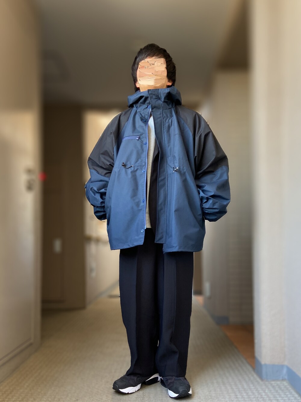 「UNITED ARROWS & SONS、PUBLIC TOKYO、holiday、reebok、ポンプフューリー、スウェットコーデ、セットアップスタイル、モノトーン、マウンテンパーカー、ハイテクスニーカー」｜「UNITED ARROWS & SONSのUNITED ARROWS & SONS by DAISUKE OBANA PE WIDE PANTS 19AW（その他パンツ、ブラック系）」を使った、おます@低身長(159cm)さん（メンズ・159cm）の冬コーディネートの2枚目の写真