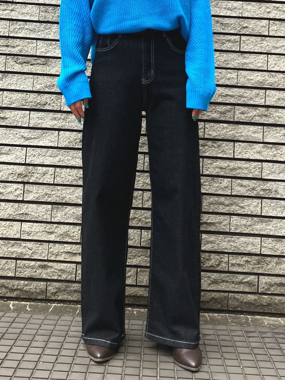 「ファッションを楽しもう、デニム、ブラウン、きれいめカジュアル、冬コーデ、ブーツ、冬アウター、休日スタイル、おでかけコーデ、大人カジュアル、ムートンコート、アウター、デニムパンツ、カジュアルコーデ、秋冬コーデ」｜「ANAPのサイドゴアショートブーツ（ブーツ、ブラウン系）」を使った、Airiさん（レディース・163cm）の秋コーディネートの8枚目の写真