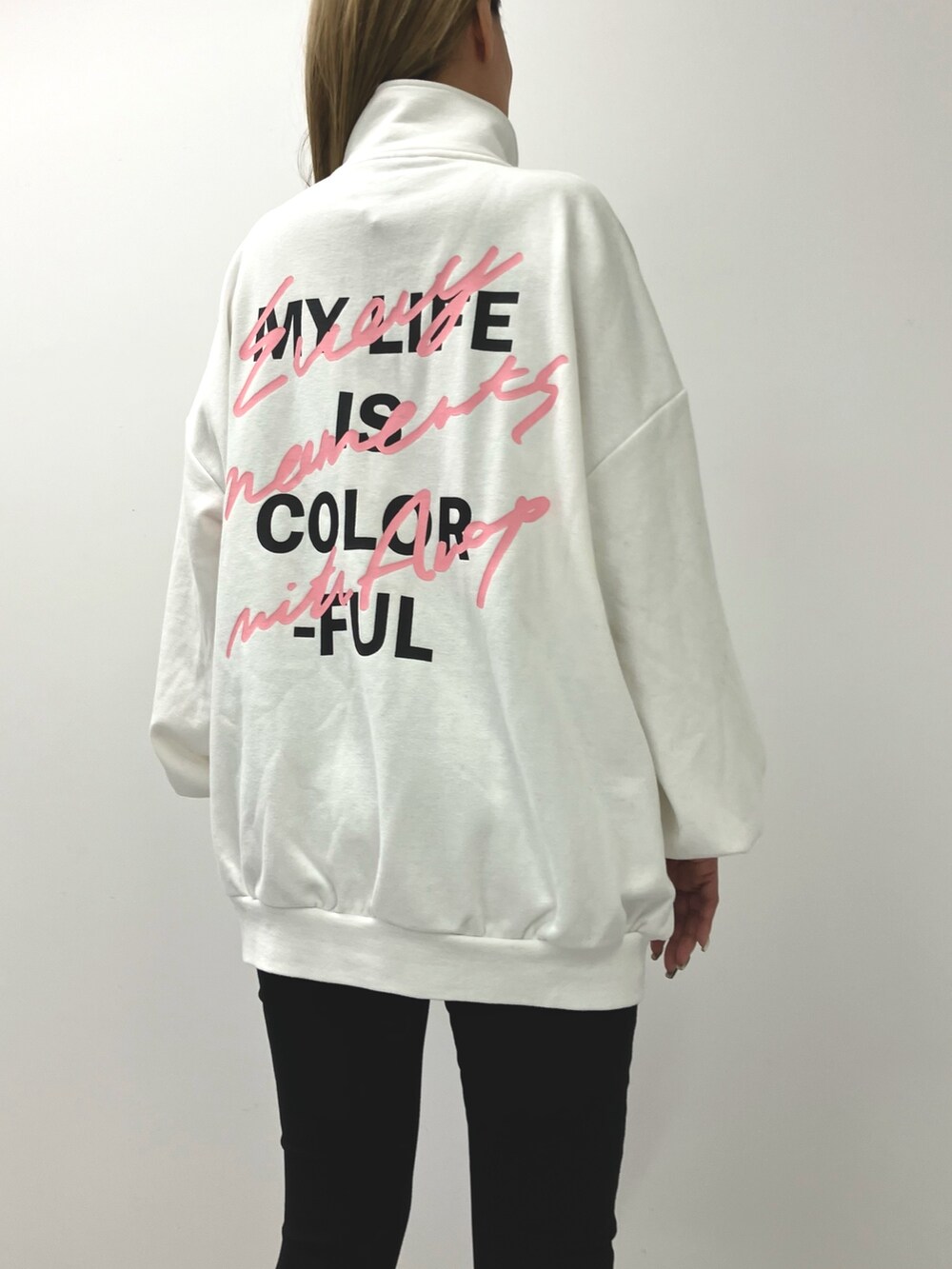 「ハーフジップ、スウェット、レギンスパンツ、パンプス、ムートンコート、冬アウター、大人カジュアル、大人コーデ、お出かけコーデ、モノトーン、シンプルコーデ、カジュアルコーデ、ANAP、モノトーンコーデ、着回しコーデ」｜「ANAPの2WAYフェイクムートンライダースジャケット（ムートンコート、ブラック系）」を使った、Airiさん（レディース・163cm）の冬コーディネートの4枚目の写真