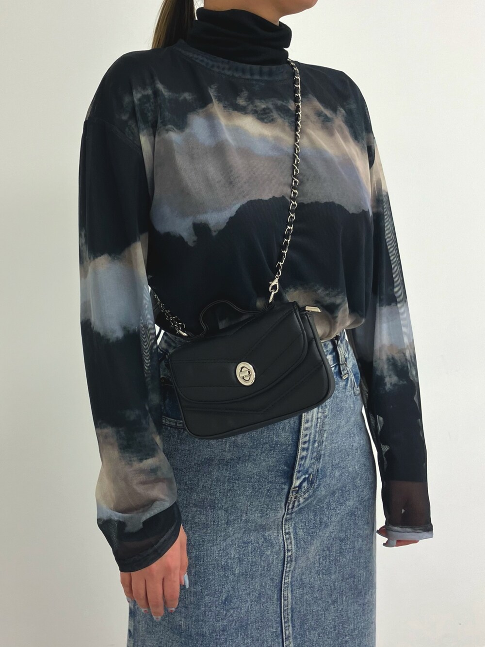 「レイヤードスタイル、ブーツ、クリスマスに着たい服、ロングコート、冬アウター、コート、デニム、ピンク、デニムスカート、ANAP、ロングブーツ、着回しコーデ、大人カジュアル、きれい目カジュアル、シアートップス」｜「ANAPのサイドゴアロングブーツ（ブーツ、ブラック系）」を使った、Airiさん（レディース・163cm）の冬コーディネートの5枚目の写真