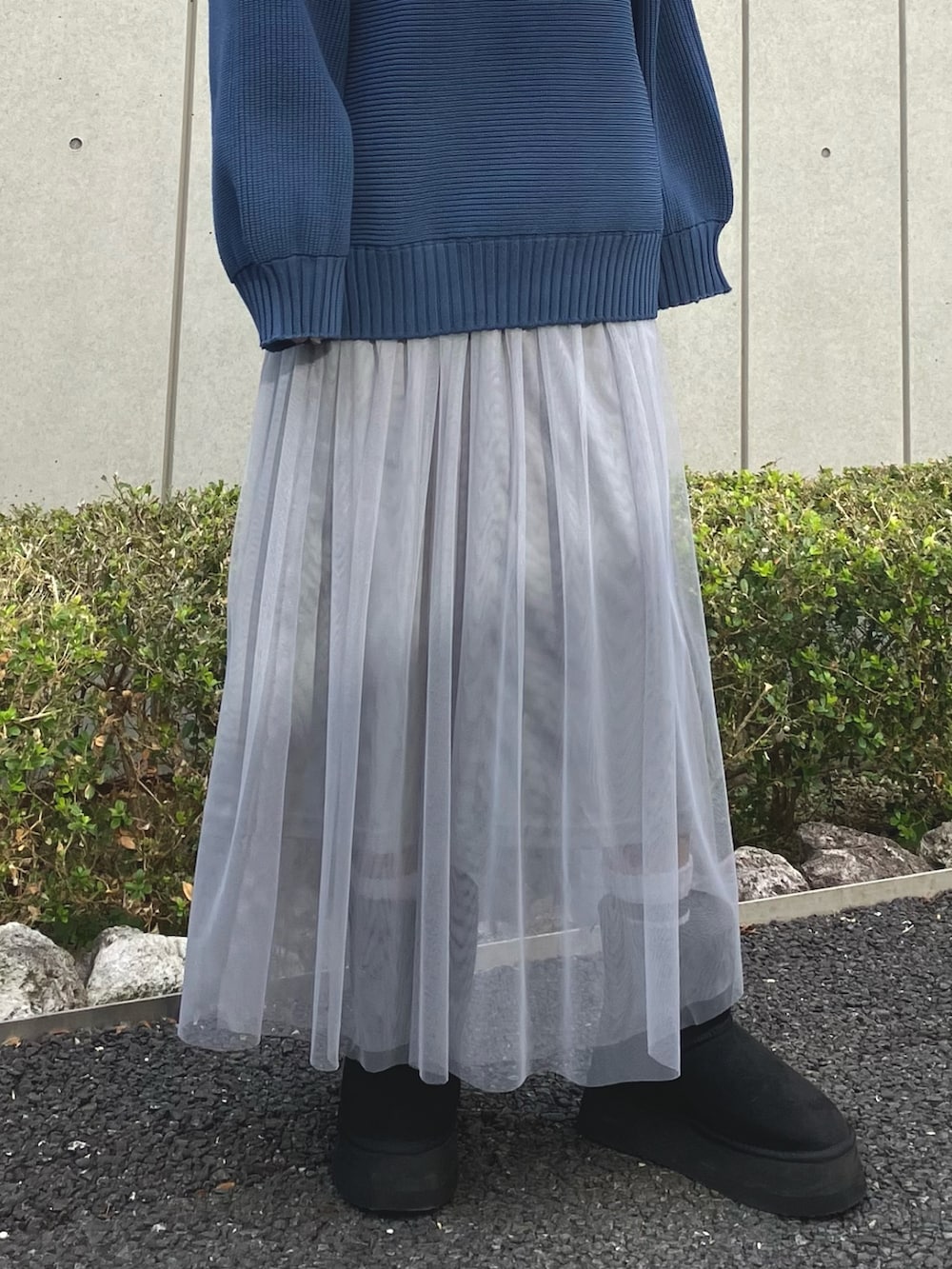 「お出かけコーデ、きれいめカジュアル、タートルネック、冬コーデ、ブーツ、休日スタイル、ニット、チュールスカート、ロングスカート、スカートスタイル、大人カジュアル、大人コーデ、ANAP、ムートンブーツ、大人可愛い」｜「ANAPの厚底ムートンブーツ（ブーツ、ブラック系）」を使った、Airiさん（レディース・163cm）の冬コーディネートの4枚目の写真