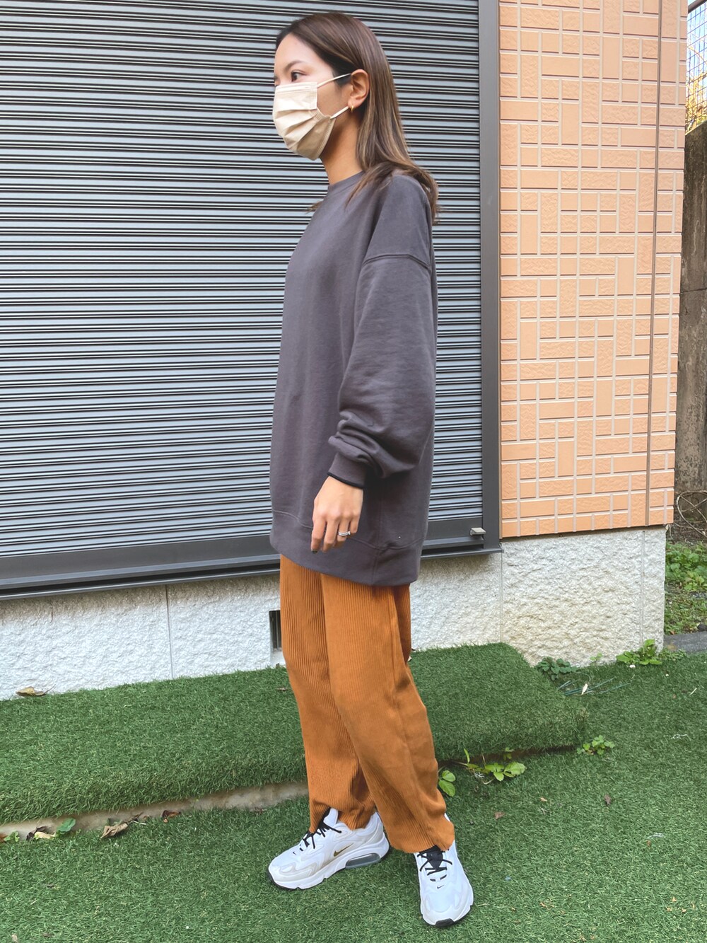 「ootd、スウェットコーデ、スウェット、オレンジパンツ、オレンジ、スニーカーコーデ、スニーカースタイル、ラクチンコーデ、カラーパンツ、FREAK’Ｓ STORE」｜「FREAK'S STOREのファーベストライナー付Ｍ51（モッズコート、グリーン系）」を使った、Canakoさん（レディース・158cm）の冬コーディネートの3枚目の写真