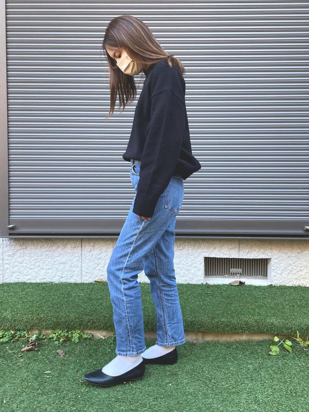 「デニムパンツ、デニム、ootd、ニット、ニット/セーター、シンプルコーデ、シンプルスタイル、UNIQLO、H&M」｜「nuguのアイテム（ニット/セーター、ブラック系）」を使った、Canakoさん（レディース・158cm）の冬コーディネートの2枚目の写真