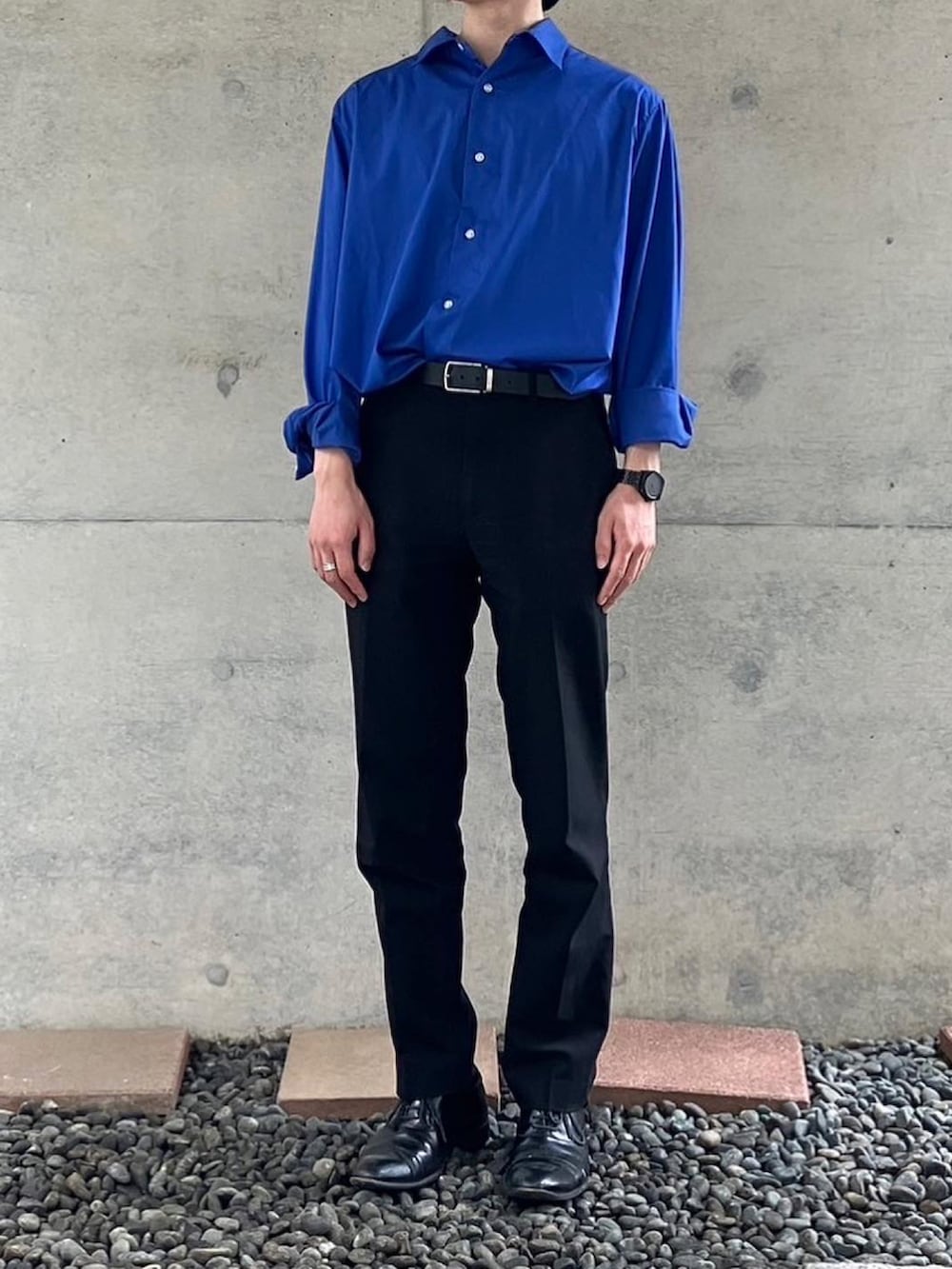「シンプルスタイル、春服、大人コーデ、韓国ファッション、シンプル、シャツスタイル、タックイン、CASPER JOHN、ビッグシルエット、ローファー、ootd、キレイめ、デートコーデ、春コーデ、春夏コーデ」｜「CASPER JOHNのHard workers shirts/ハードワーカーズシャツ（シャツ/ブラウス、ブルー系）」を使った、MAITO 마이토　さん（メンズ・170cm）の春コーディネートの2枚目の写真