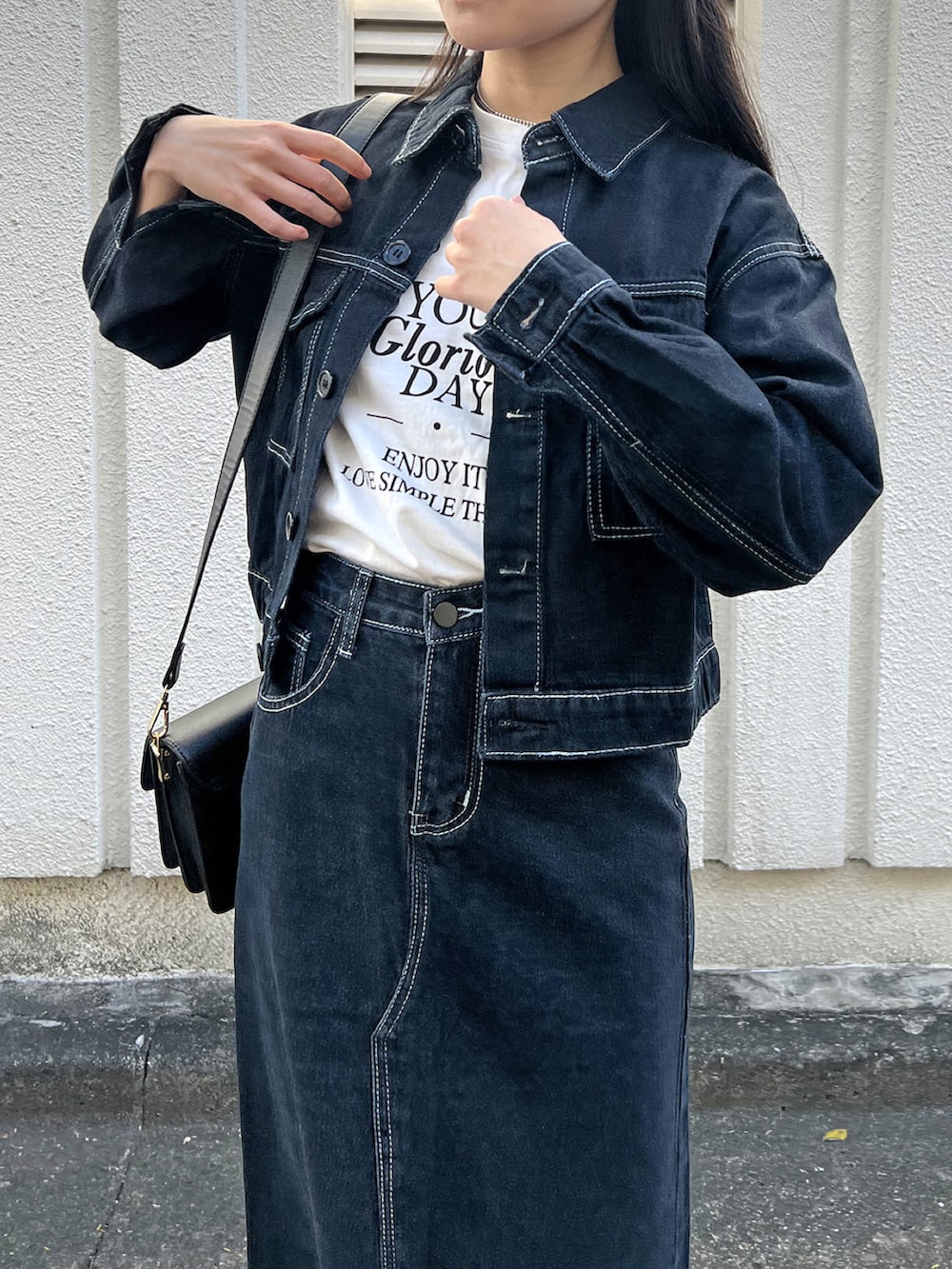 「タイトスカート、デニム、セットアップ、デニムジャケット、レイヤードスタイル、春服、デニムセットアップ、Jewelobe、春服みてみて、春服デビュー宣言」｜「Jewelobeの配色ステッチデニムジャケット×スカートセットアップ（セットアップ、ブラック系）」を使った、Jewelobeさん（レディース・155cm）の春コーディネートの4枚目の写真