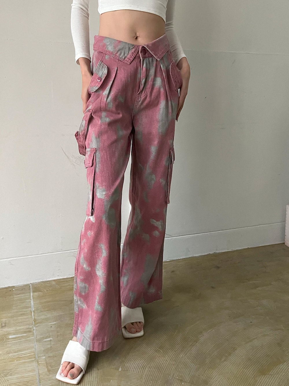 「デニム、デニムジャケット、ワイドパンツ、春先取り、クロップドトップス、マーブル、ビッグカラー、ニュアンスカラー、ボリューム袖、Jewelobe、24ssトレンド」｜「Jewelobeのピューリタンビッグカラーデニムジャケット（デニムジャケット、ブルー系）」を使った、Jewelobeさん（レディース・165cm）の冬コーディネートの4枚目の写真