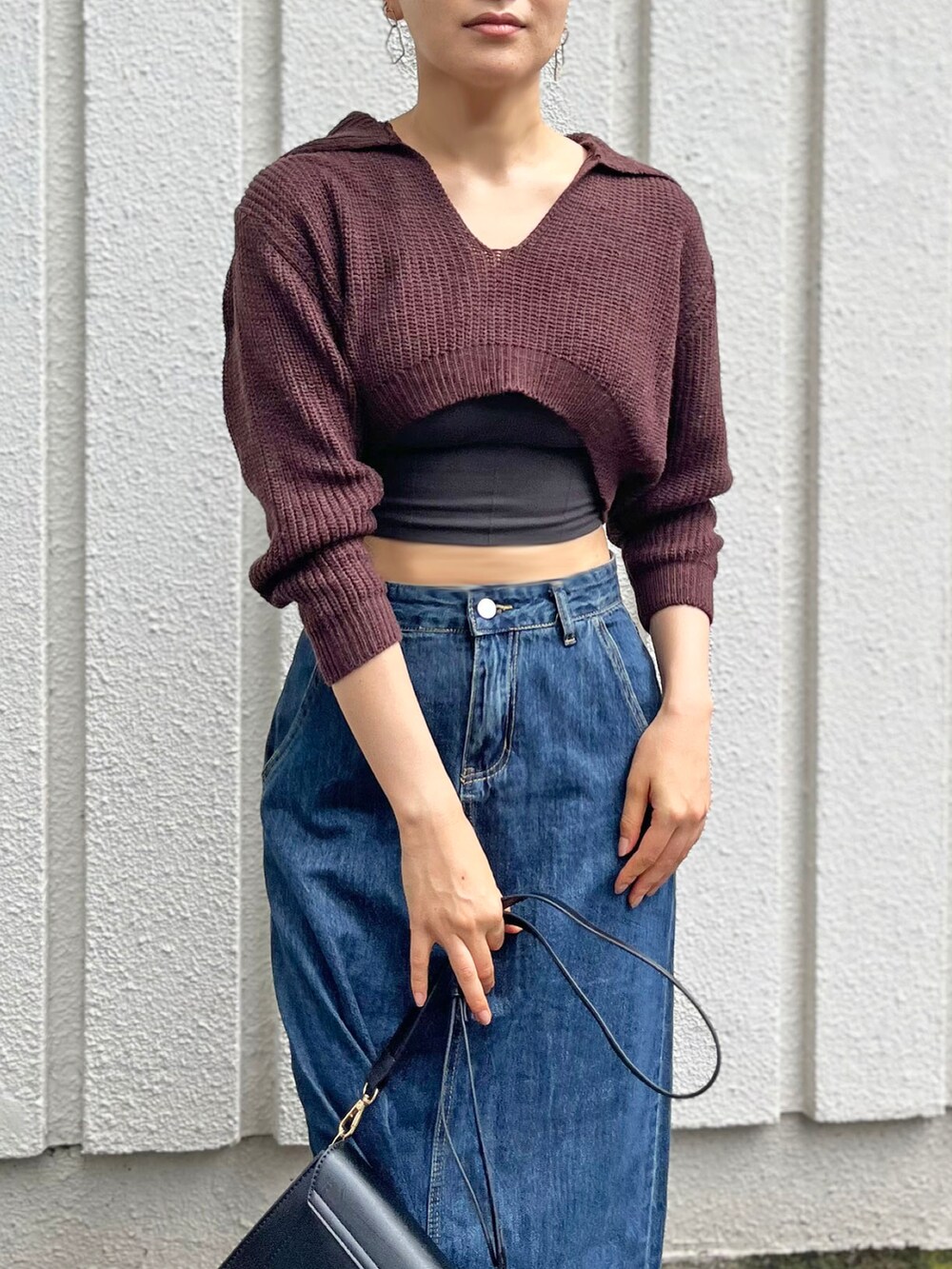 「ニット、大人カジュアル、クロップドトップス、襟付きトップス、カジュアルコーデ、肌見せ、秋コーデ、高身長女子、オトナ女子、Jewelobe」｜「JewelobeのポロカラーUネック変形ショートプルオーバー（ニット/セーター、ブラウン系）」を使った、Jewelobeさん（レディース・171cm）の秋コーディネートの3枚目の写真