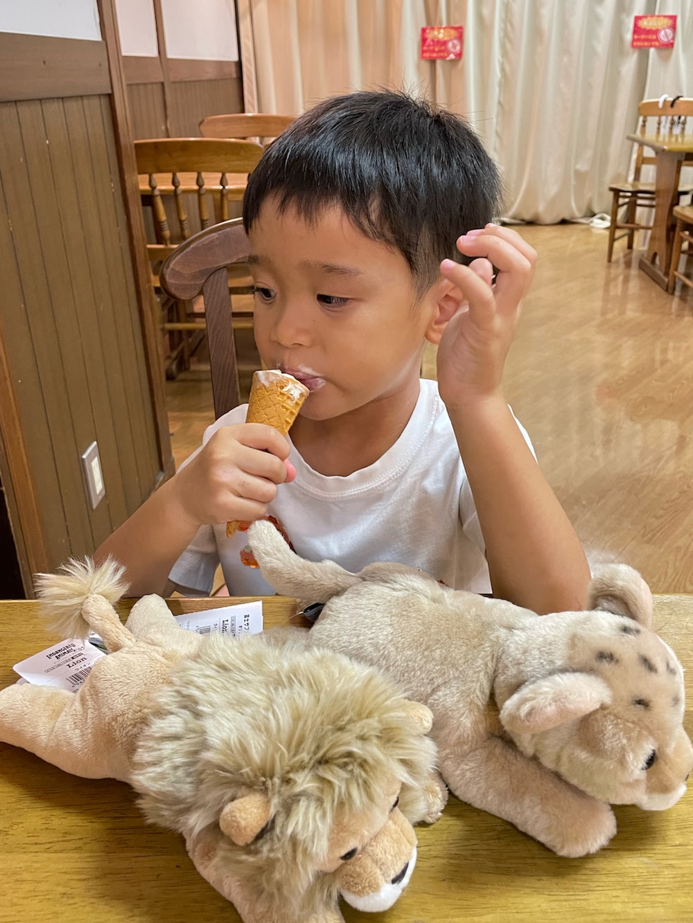 「シャツスタイル、カーゴパンツ、ワイドシルエット、カジュアルコーデ、大人カジュアル、キャップ、VANS、秋コーデ、秋色、シンプルスタイル、GU、お洒落さんとつながりたい、スウィーツ同盟会」｜「GUのブロードオーバーサイズシャツ　WINE  M size（シャツ/ブラウス、レッド系）」を使った、har_papaさん（メンズ・170cm）の秋コーディネートの5枚目の写真