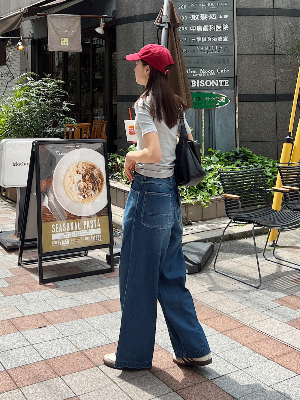 Rannaさんの「モダン クルーネックTシャツ 半袖（GAP）」を使ったコーディネートの2枚目の写真