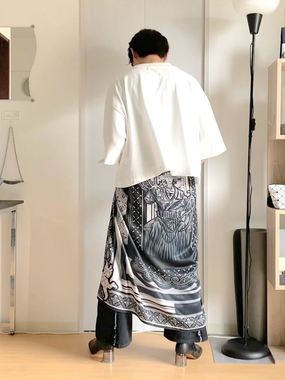「秋っぽコーデ更新中、低身長、低身長コーデ、163cm、nanoart、jieda、publictokyo、レイヤードスタイル、スカーフ、夏秋ミックス」｜「Nanoartのアイテム（Tシャツ/カットソー、ホワイト系）」を使った、ざわ_低身長男子styleさん（骨格ストレート・メンズ・163cm）の秋コーディネートの5枚目の写真