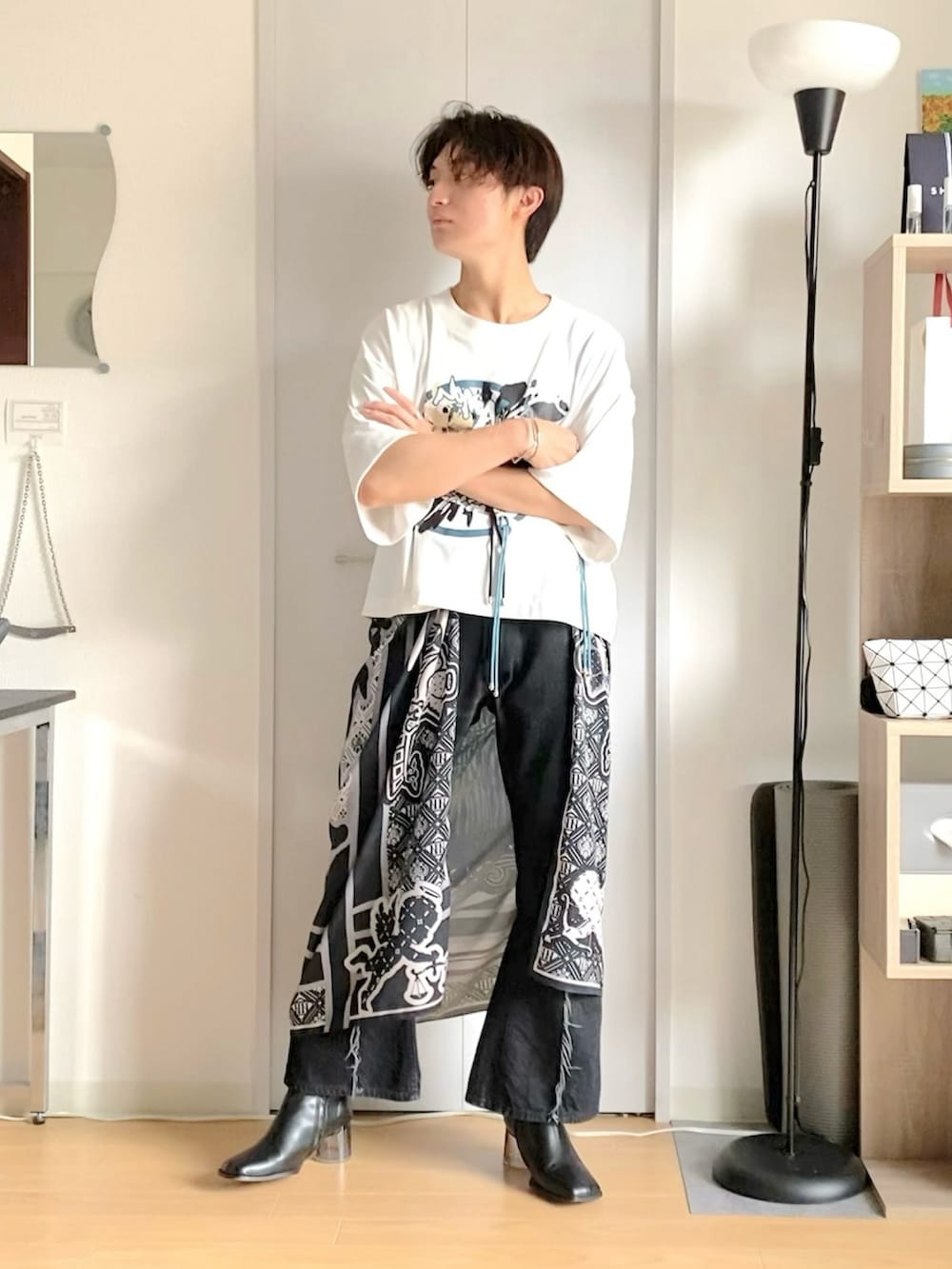 「秋っぽコーデ更新中、低身長、低身長コーデ、163cm、nanoart、jieda、publictokyo、レイヤードスタイル、スカーフ、夏秋ミックス」｜「Nanoartのアイテム（Tシャツ/カットソー、ホワイト系）」を使った、ざわ_低身長男子styleさん（骨格ストレート・メンズ・163cm）の秋コーディネートの3枚目の写真