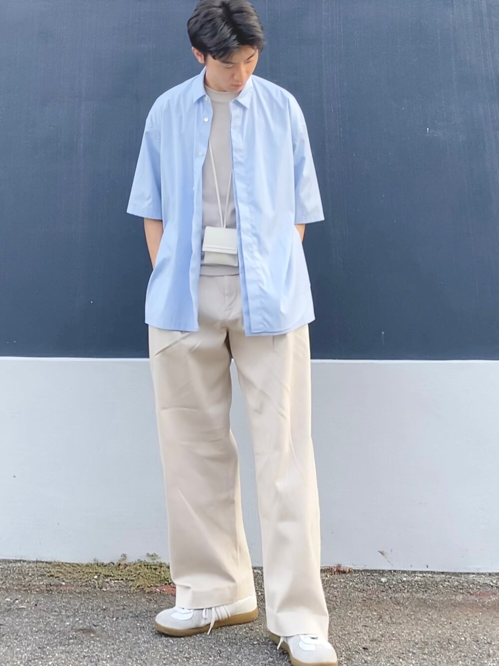 「シンプル、ベージュ、オフホワイト、低身長、低身長コーデ、大学生、サックスブルー、ワイドパンツ、きれいめカジュアル、ラフ、リラックススタイル、シャツ」｜「WYM LIDNMの【WYM LIDNM】HARD GABA LOOSE FIT TROUSERS（その他パンツ、ホワイト系）」を使った、ざわ_低身長男子styleさん（メンズ・163cm）の秋コーディネートの4枚目の写真
