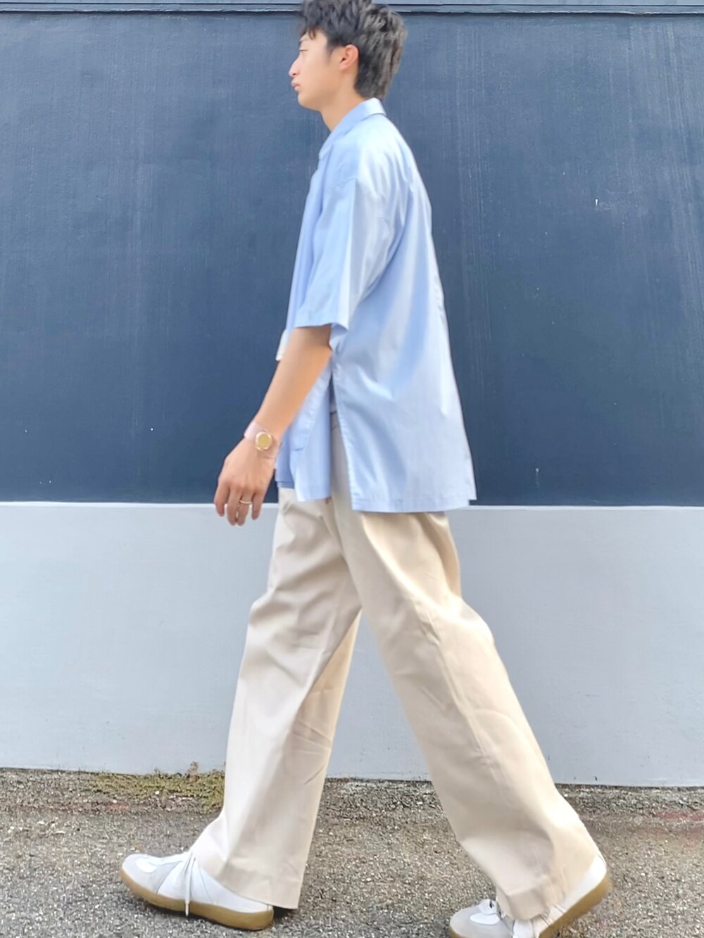 「シンプル、ベージュ、オフホワイト、低身長、低身長コーデ、大学生、サックスブルー、ワイドパンツ、きれいめカジュアル、ラフ、リラックススタイル、シャツ」｜「WYM LIDNMの【WYM LIDNM】HARD GABA LOOSE FIT TROUSERS（その他パンツ、ホワイト系）」を使った、ざわ_低身長男子styleさん（メンズ・163cm）の秋コーディネートの5枚目の写真