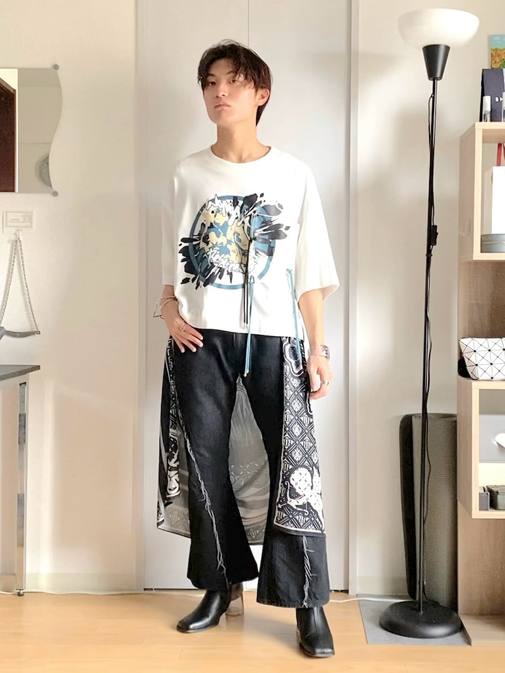 「秋っぽコーデ更新中、低身長、低身長コーデ、163cm、nanoart、jieda、publictokyo、レイヤードスタイル、スカーフ、夏秋ミックス」｜「Nanoartのアイテム（Tシャツ/カットソー、ホワイト系）」を使った、ざわ_低身長男子styleさん（骨格ストレート・メンズ・163cm）の秋コーディネートの2枚目の写真