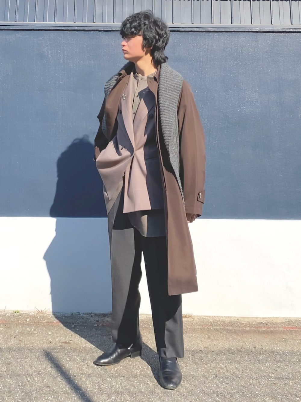 「冬コーデ、大学生、低身長、低身長コーデ、163cm、冬アウター、kolor、my beautiful landlet、STUDIOUS、used、HARUTA、大人カジュアル、マイベストコーデ2023」｜「古着のダークグレーチェックストレートパンツ（スラックス、グレー系）」を使った、ざわ_低身長男子styleさん（骨格ストレート・メンズ・163cm）の冬コーディネートの3枚目の写真