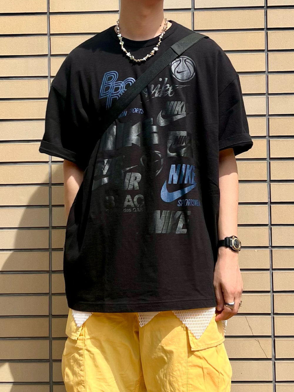 「夏服、夏服コーデ、夏コーデ、ゆるコーデ、Tシャツコーデ、スニーカーコーデ、レイヤードスタイル」|「COMME des GARCONS HOMME PLUSのアイテム(シューズ、ブラック系)」を使った、Honeyさん(メンズ・176cm)の夏コーディネートの4枚目の写真