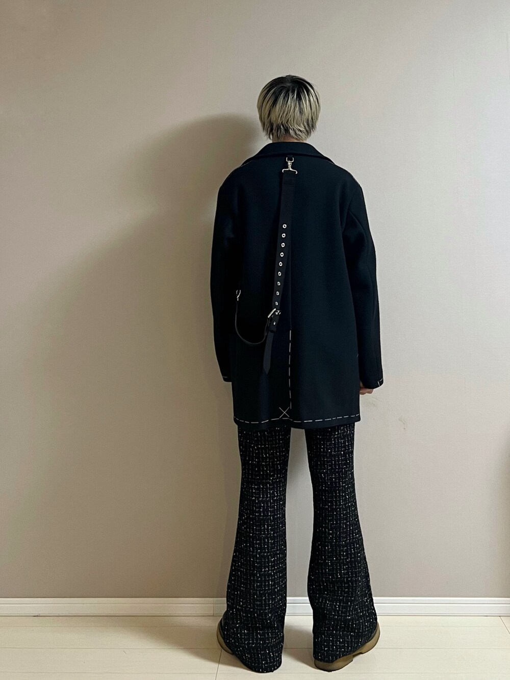 「Pコート、アウター、冬コーデ、冬アウター、ニット、モヘアニット、フレアパンツ、ラメツイード、ブーツ、厚底シューズ、お出かけコーデ、シンプルスタイル、モノトーン、休日スタイル」｜「PORTVELの＜PORTVEL＞ PEA COAT/ピーコート（ピーコート、ブラック系）」を使った、Honeyさん（メンズ・176cm）の冬コーディネートの3枚目の写真