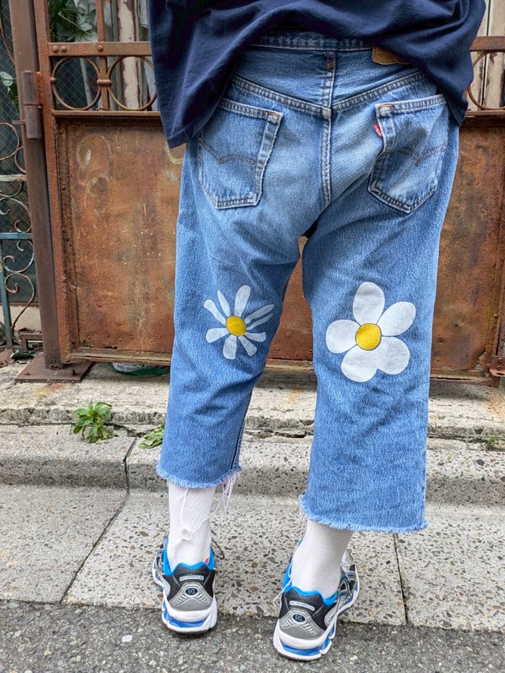 「ヒップホップ、ストリート、古着、古着MIX、古着コーデ、カニエ・ウェスト、ラップT、メンズファッション、シンプル、キャップ」｜「LABORATORY Rの【USED】GILDAN “Kanye West” ラップ バンド Tシャツ（Tシャツ/カットソー、ブルー系）」を使った、LABORATORY®さん（メンズ・177cm）の夏コーディネートの2枚目の写真