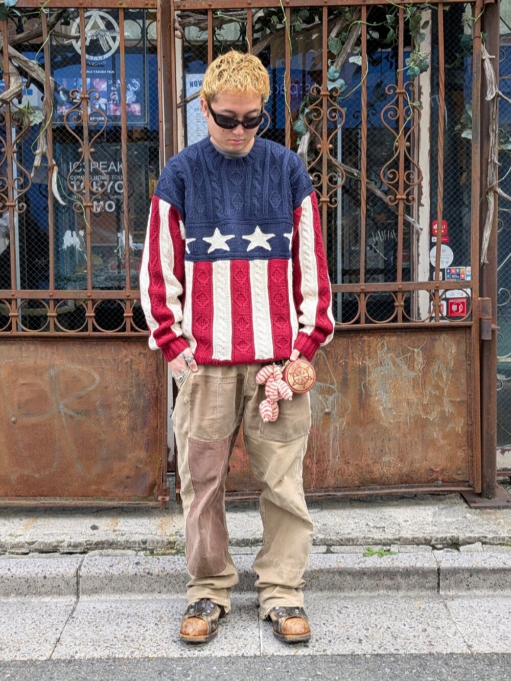 その他のニット/セーターを着用したメンズの秋コーディネートの2枚目の写真